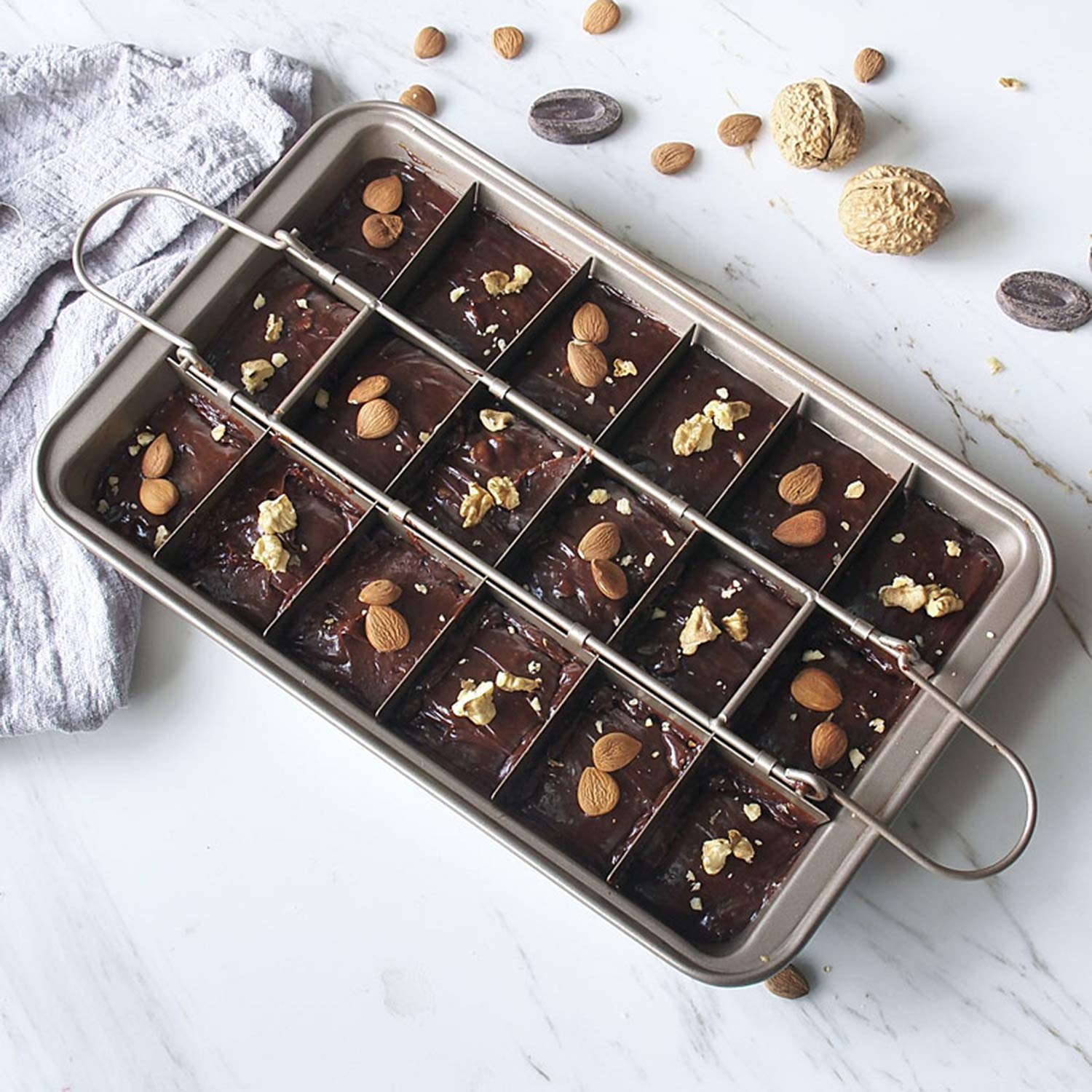 Eirdary Non-Stick Brownie Pan with Built-in Dividers - 18 Pre-Sliced Square Baking Tray, Dishwasher & Metal Utensil Safe (Silver) | Perfect for Homemade Brownies, Party Desserts & Holiday Baking