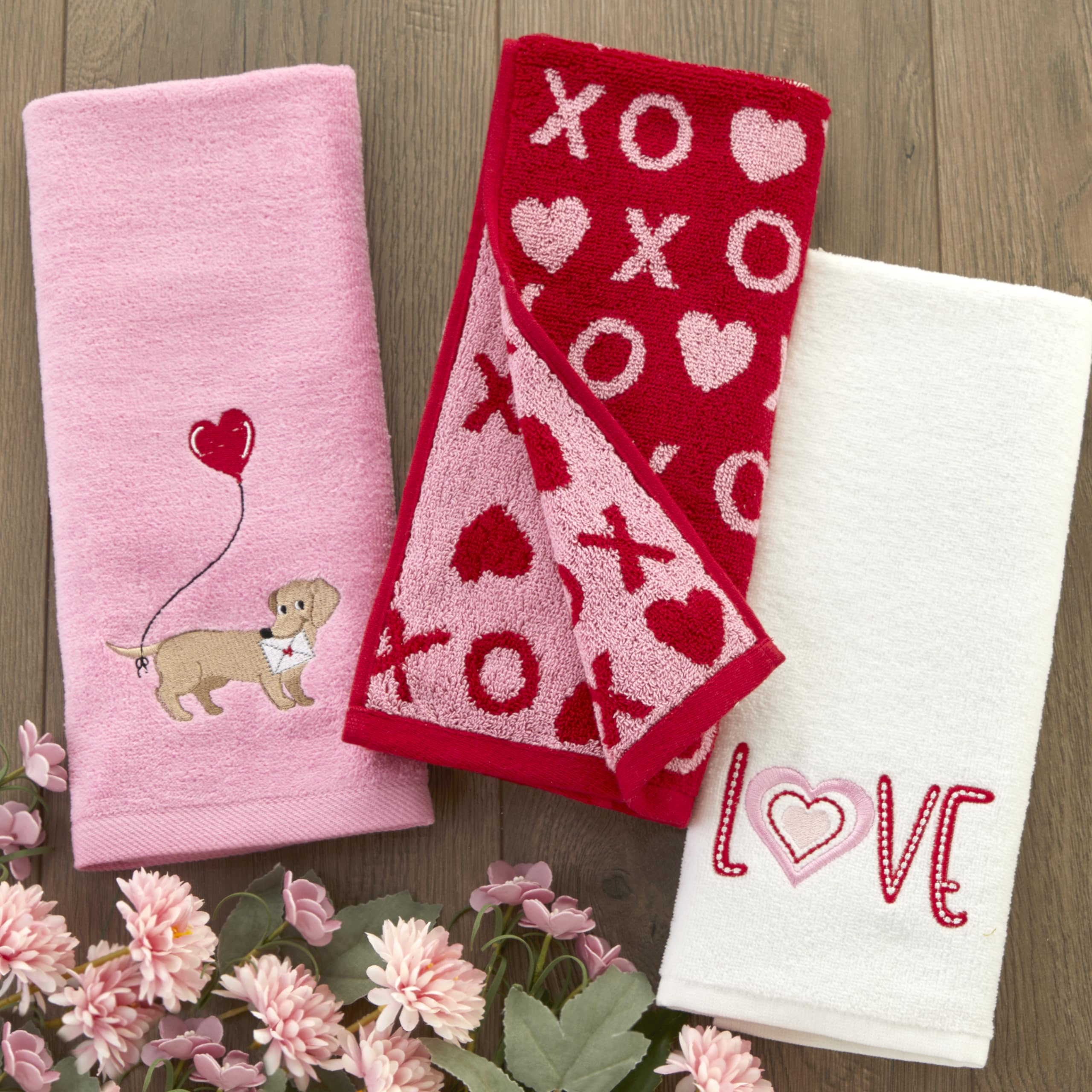 SKL Home Valentine's Day Xs and Os Hand Towel Set, 2-Piece Cotton Kitchen Towels for Bathroom, Kitchen & Romantic Decor - Perfect for Gifts, Couples & Holiday Decorating