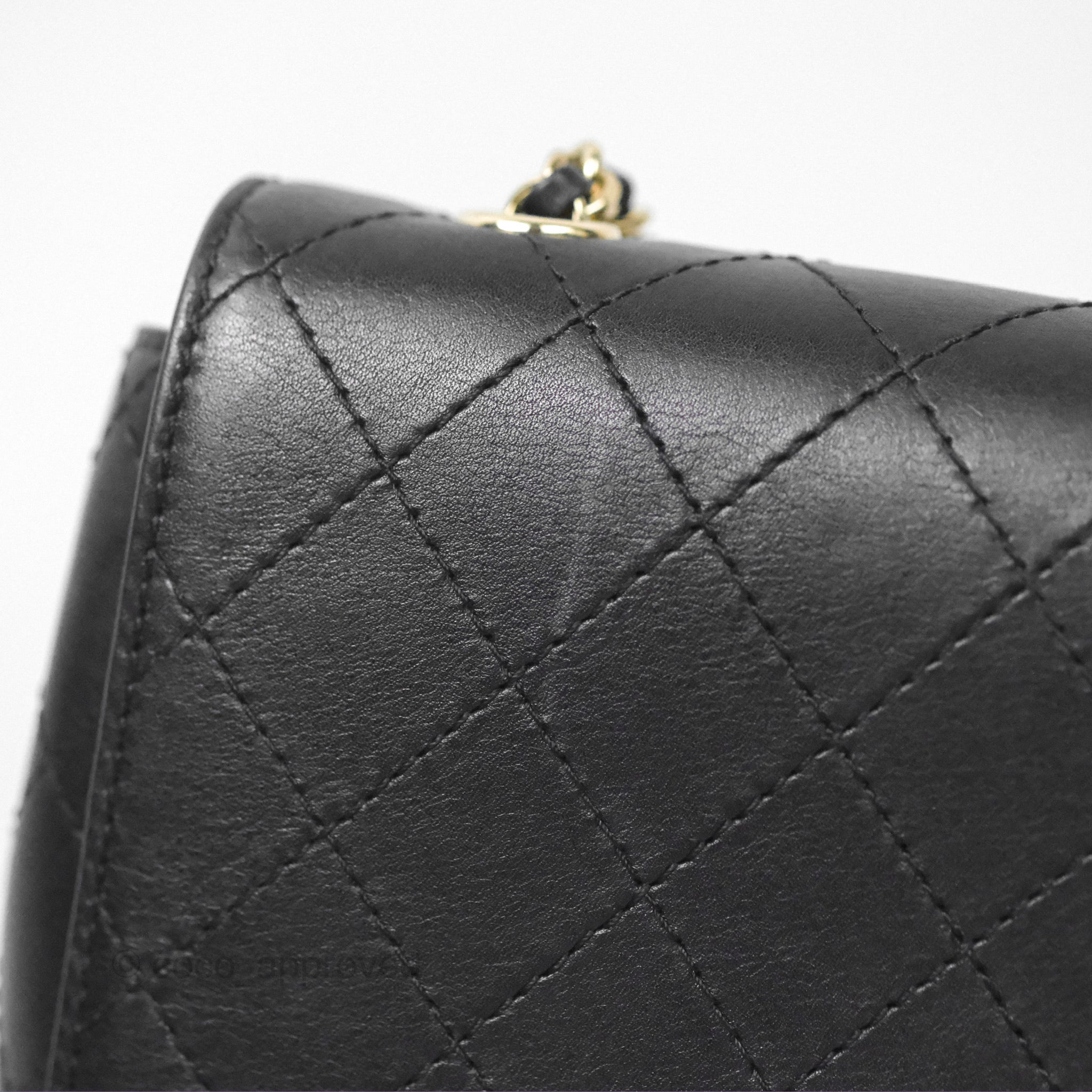 Authentic Chanel Small Flap Bag in Black Calfskin Leather - Perfect for Evening Events & Luxury Fashion Accessories