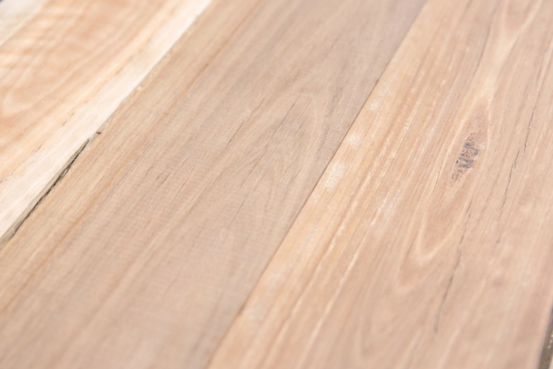 Premium Queensland Spotted Gum Timber 200x25mm - Select Grade Kiln Dried Rough Sawn for Joinery & Woodworking | Perfect for Flooring, Decking, and Furniture Projects