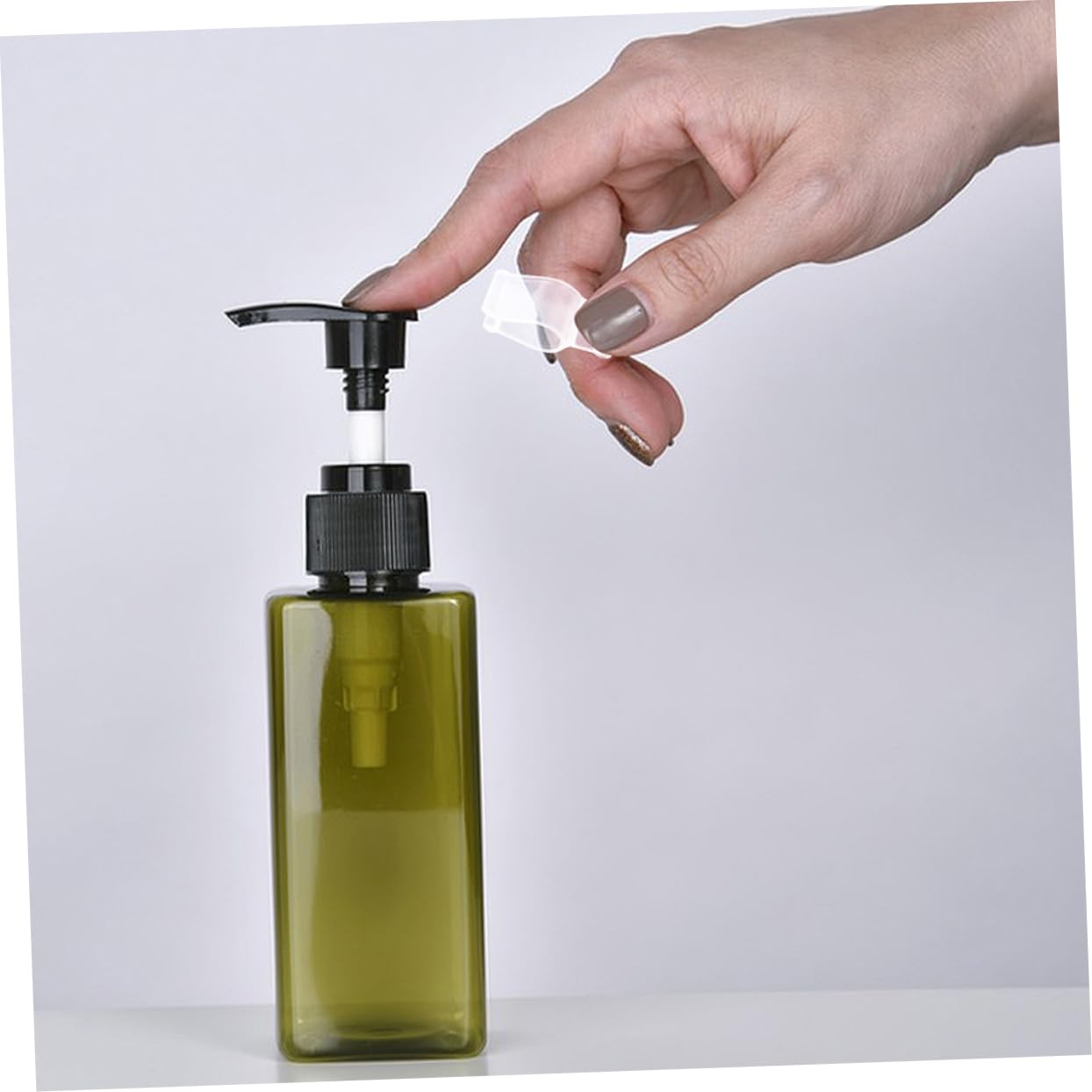 50pcs Leakproof Lotion Dispenser Locks - Plastic PP Bottle Pump Clips for Cosmetic & Shampoo Bottles - Secure Cleansing Oil & Liquid Dispensers - Ideal for Travel, Salon & Home Organization