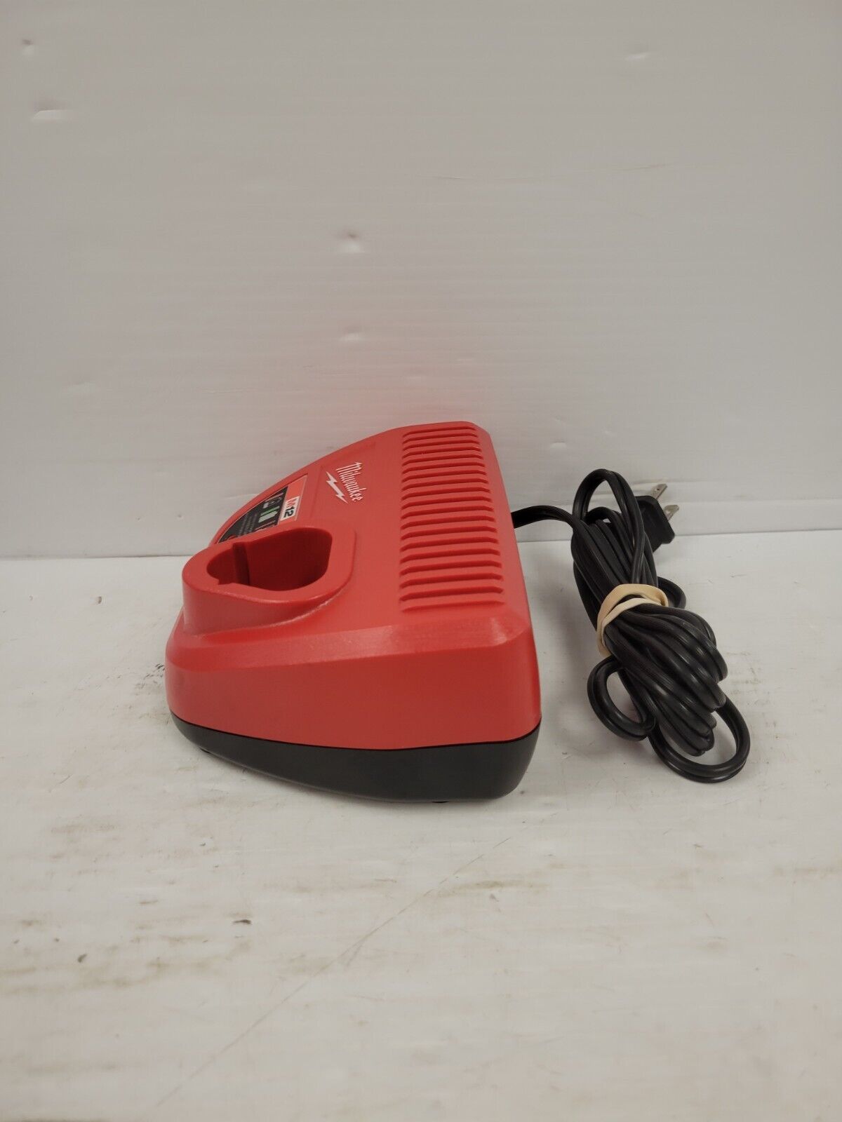 Milwaukee 48-54-2401 Fast Charger for M12 & M18 Batteries - Power Tool Battery Charger for Home & Workshop Use