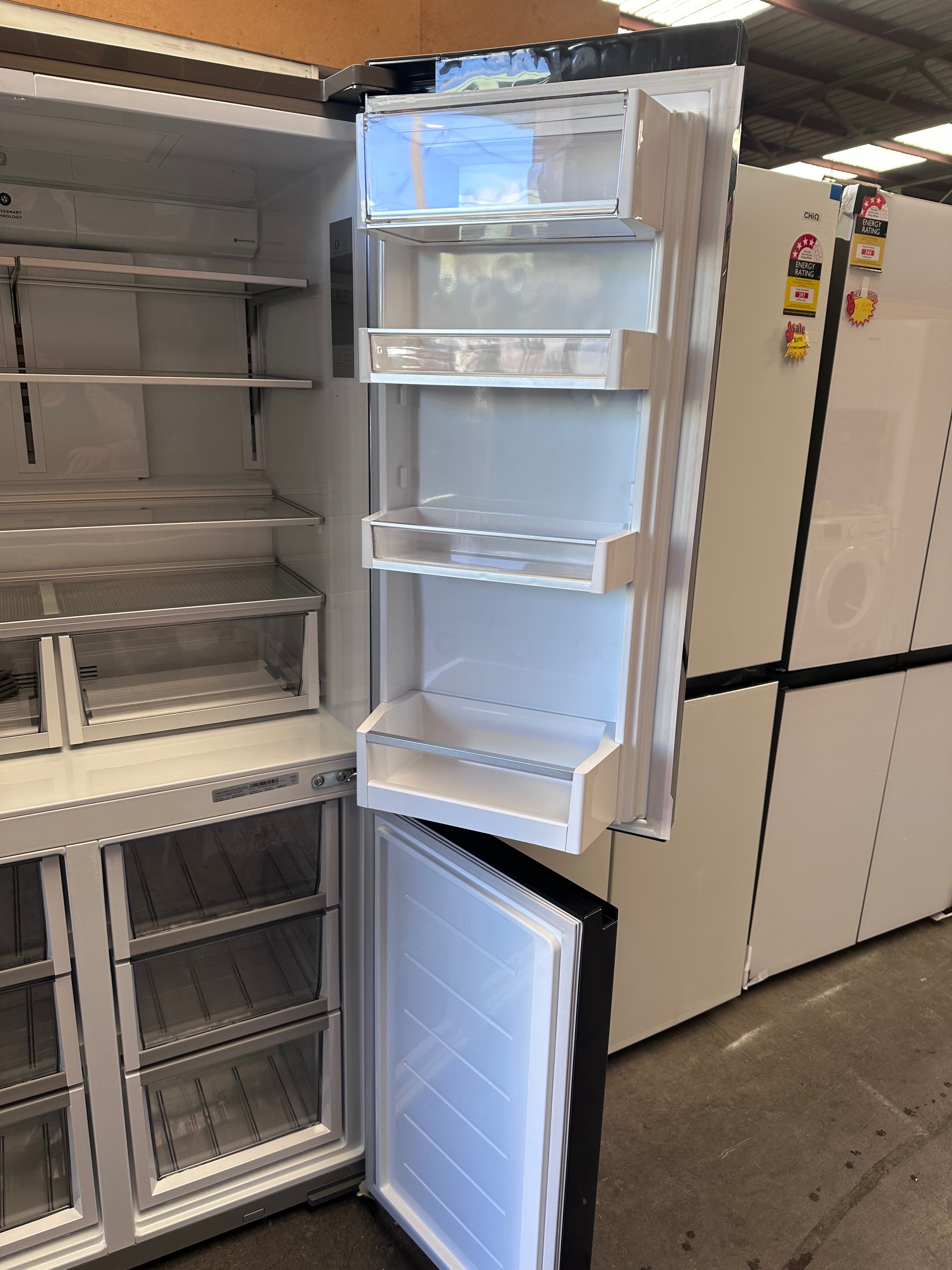 Fisher & Paykel RF605QNUVB1 538L Black Stainless Steel French Door Refrigerator - Factory Second | Perfect for Modern Kitchens & Open-Plan Living Spaces