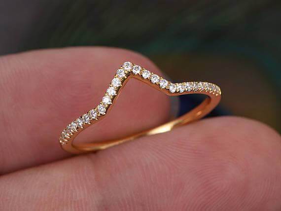 0.25 Carat Curved V-Shaped Moissanite Diamond Wedding Ring - 18K Gold Plated Half Eternity Band for Women - Perfect for Anniversary, Engagement & Bridal Jewelry - Ideal Gift for Wife, Fiancee & Bridesmaids