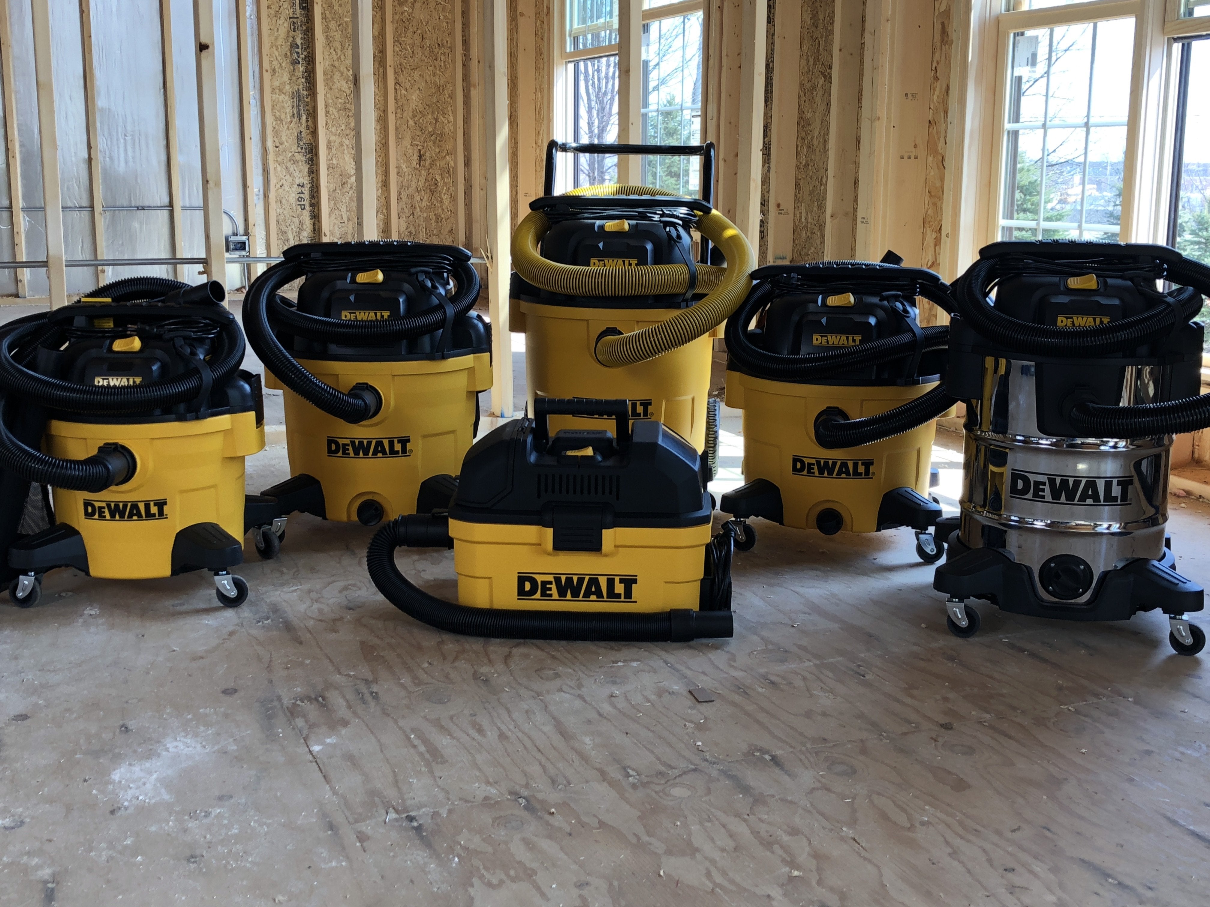 **DeWalt 5 Gallon 4.0 Peak HP Wet/Dry Vacuum Cleaner – Powerful Suction for Home, Garage, and Workshop Cleaning**