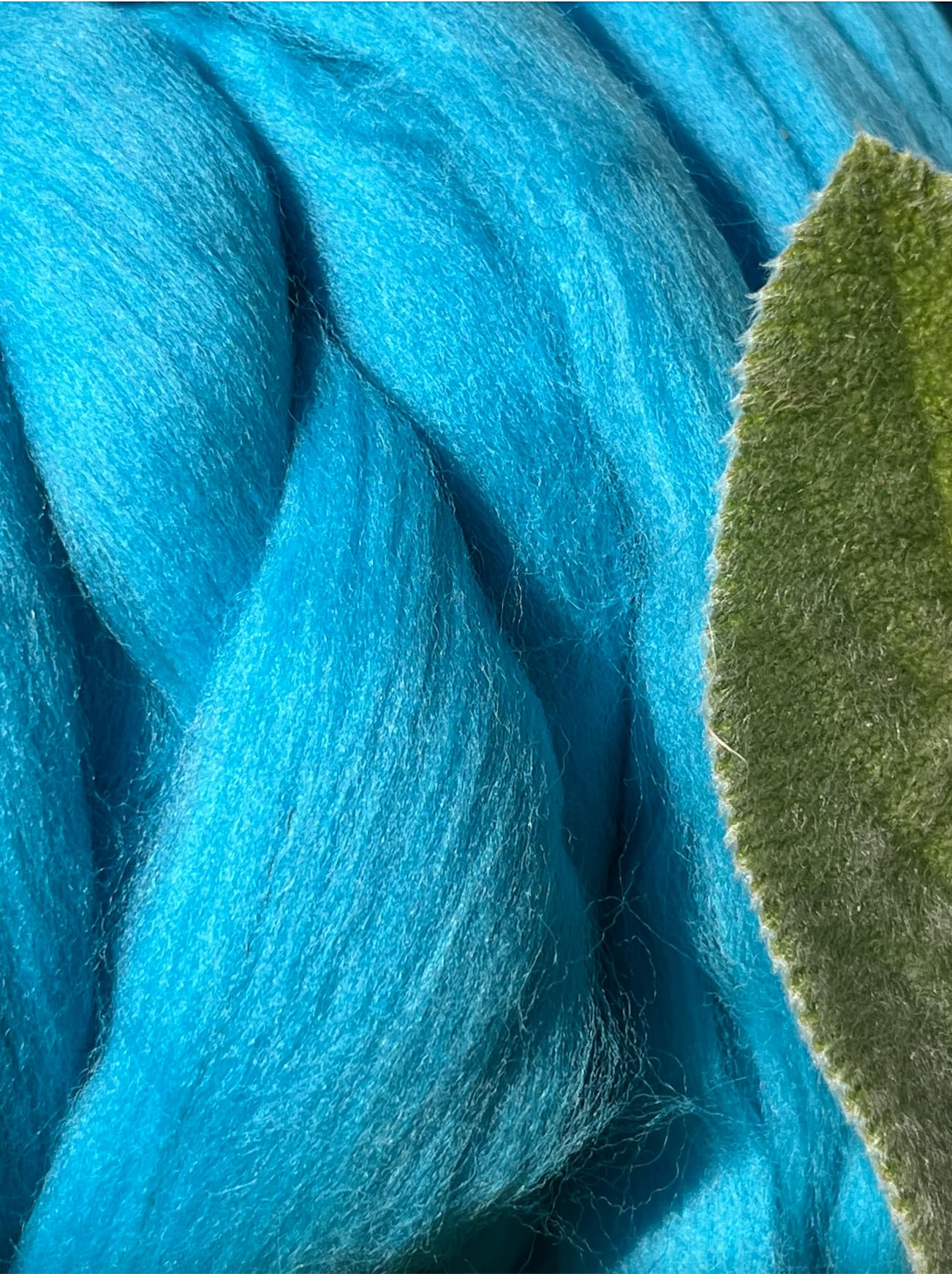 Premium Teal Blue 100% Australian Merino Wool Roving Fiber - Soft Spinning & Felting Yarn for Needle Felting, Chunky Knitting & DIY Crafts (1 lb) - Perfect for Handmade Scarves, Hats & Home Decor Projects