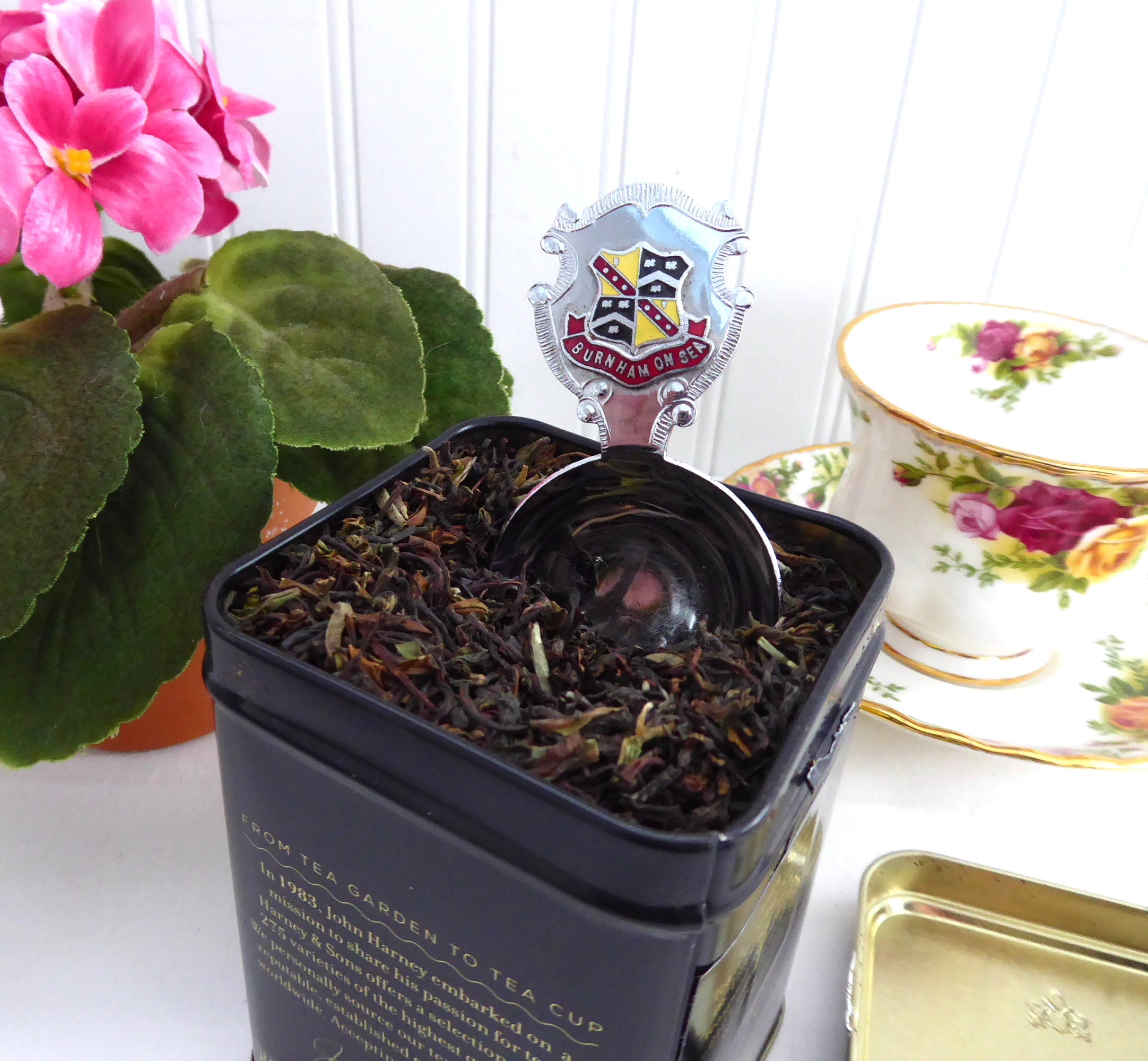Vintage 1930s Chrome Enamel Tea Scoop - Tea Caddy Spoon from Burnham On Sea - Perfect for Measuring Loose Leaf Tea & Displaying as Collectible Souvenir