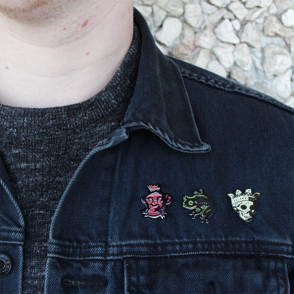 Mike Mignola's Frog Enamel Pin - Collectible Badge for Fans, Cosplay & Backpacks - Gothic Art Inspired Accessory for Comic Lovers & Pin Collectors