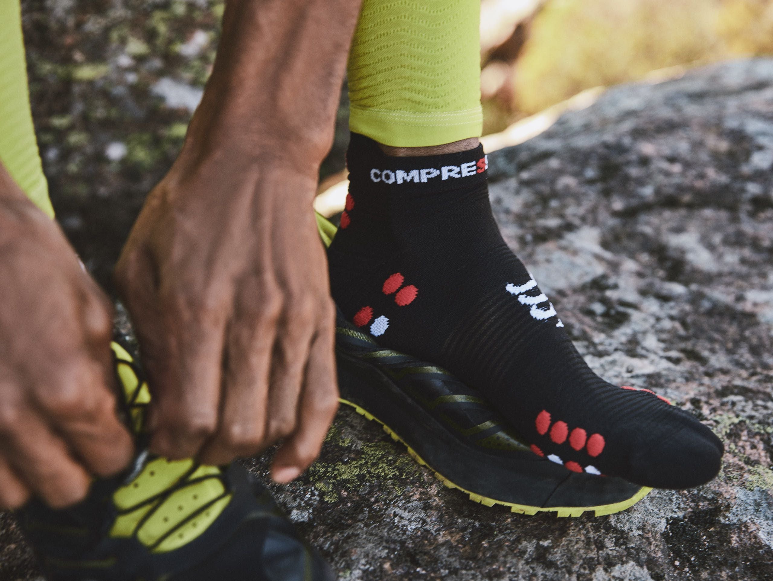 Compressport Unisex Pro Racing Socks v4.0 - Performance Running Socks for Men & Women - Breathable, Anti-Slip, Moisture-Wicking - Black/Red - Ideal for Marathon, Trail Running & High-Intensity Workouts