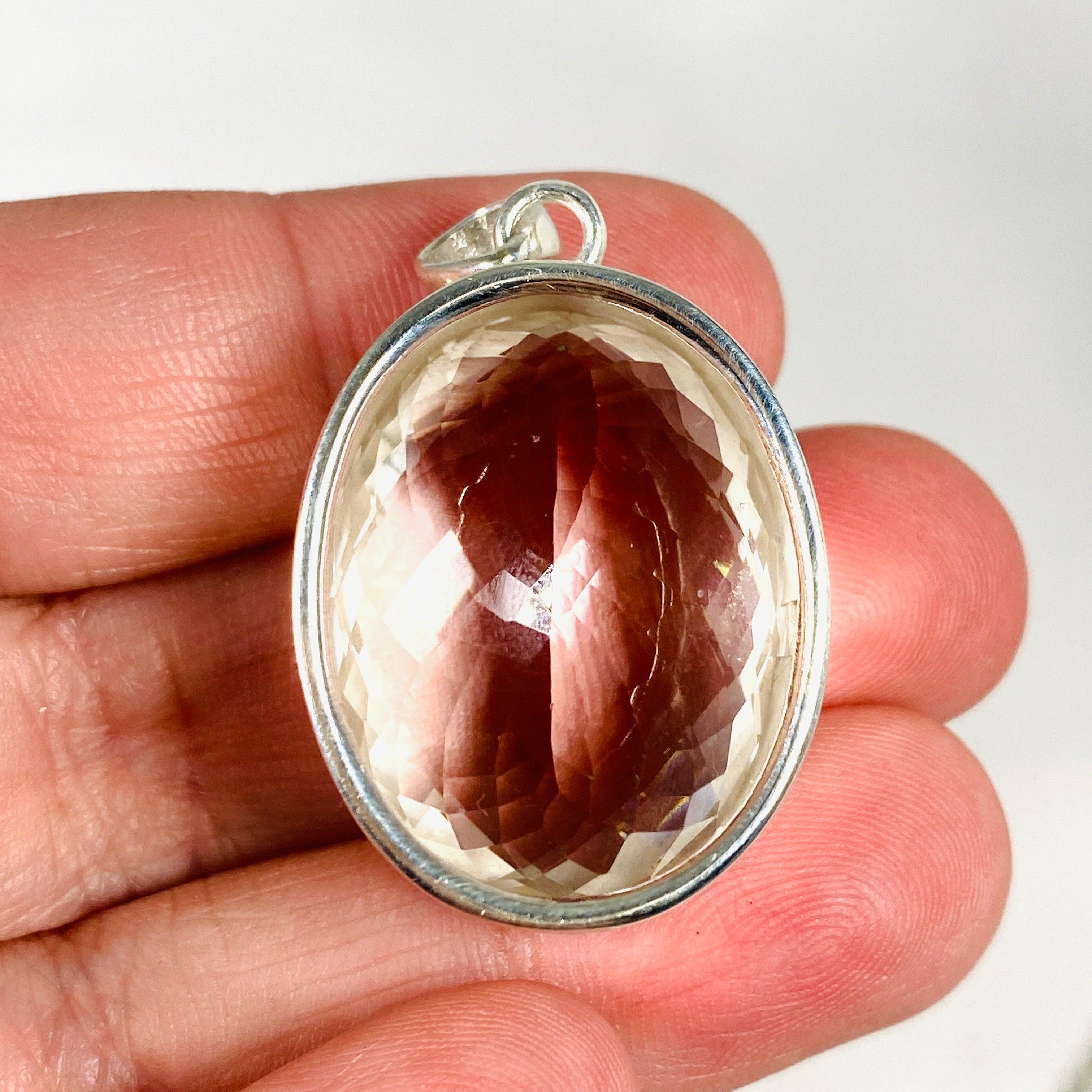Natural Clear Quartz Oval Faceted Pendant Necklace - Elegant Healing Crystal Jewelry for Women - Perfect for Meditation, Gifts & Spiritual Healing