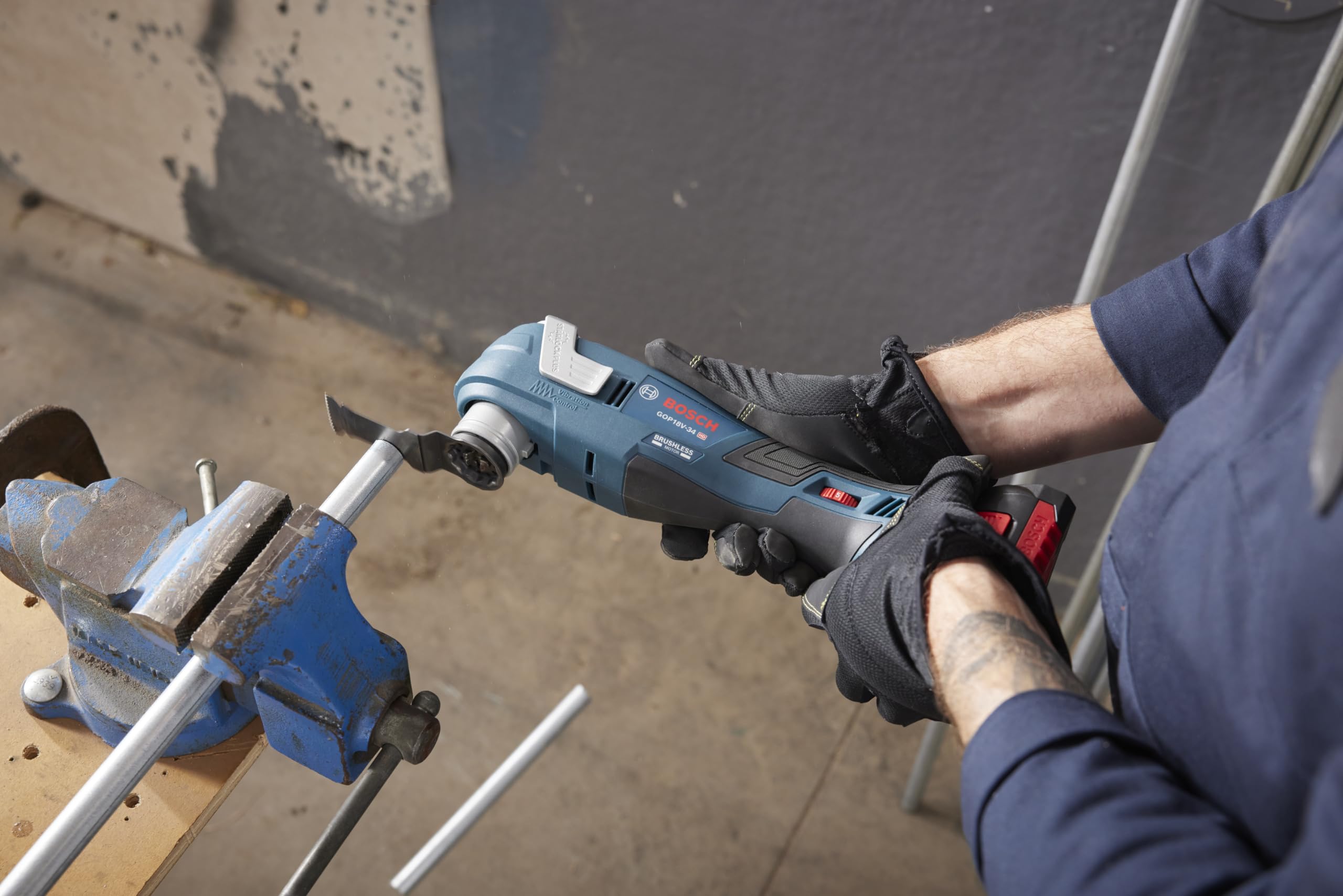 Bosch GOP18V-34B14-RT 18V Brushless Cordless Oscillating Multi-Tool Kit with StarlockPlus Technology & 4Ah Battery (Renewed) - Perfect for Woodworking, Flooring, Drywall, and DIY Home Renovation Projects