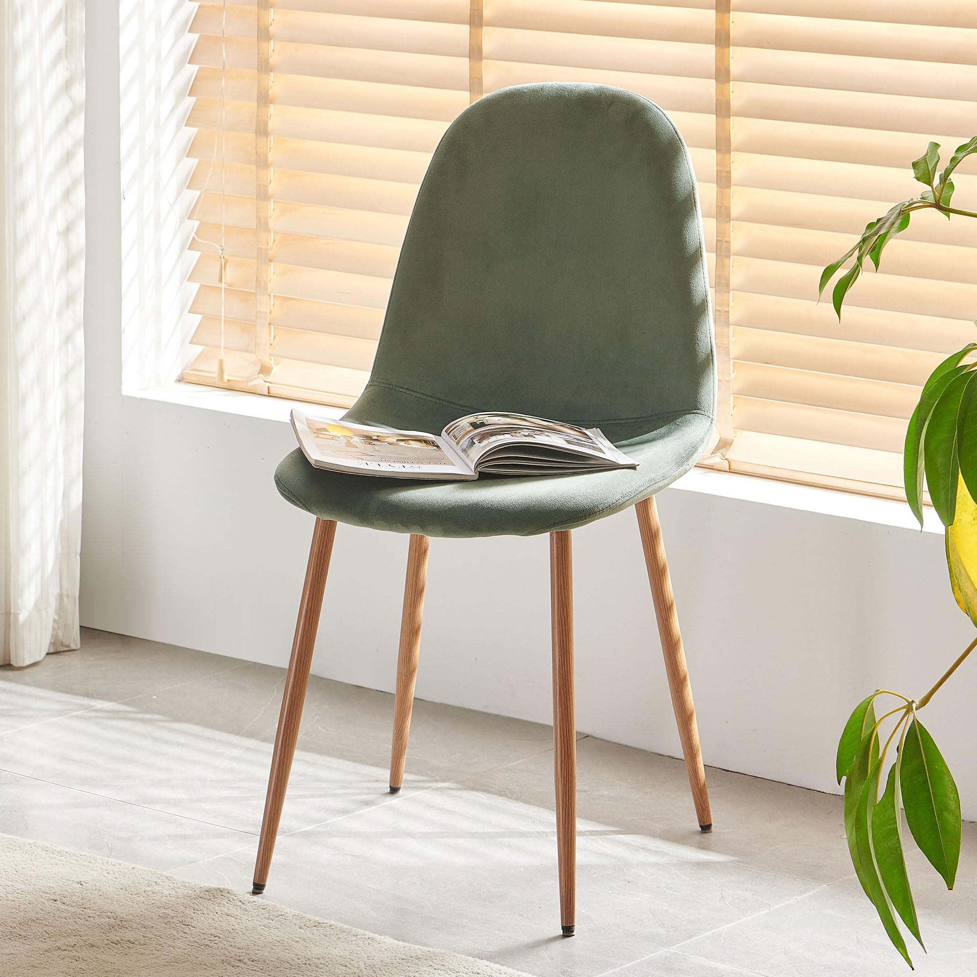 Velvet Dining Chairs Set of 4 - Modern Upholstered Kitchen Chairs with Sturdy Metal Legs - Green Velvet Chairs for Dining Room, Living Room, Bedroom or Restaurant - Perfect for Home Decor, Family Gatherings & Dinner Parties