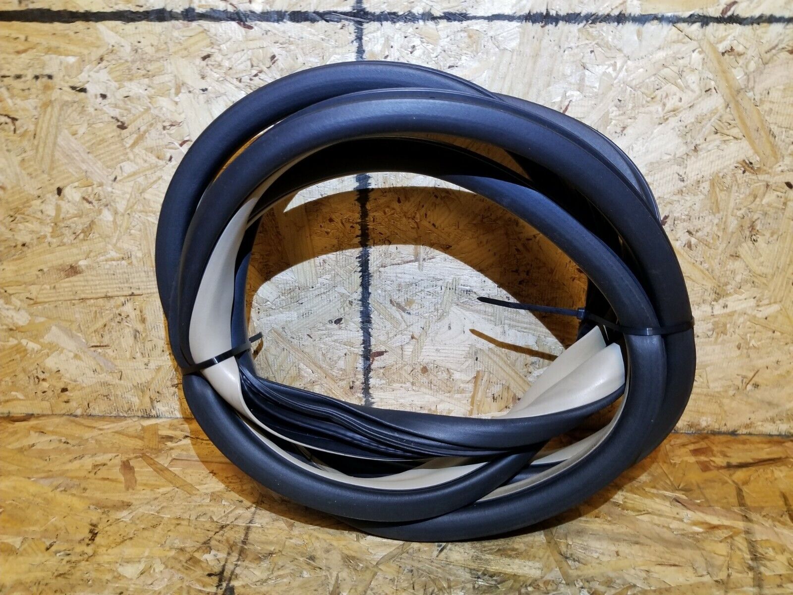 2005-2009 Cadillac SRX Front Right Passenger Side Door Weatherstrip Seal - OEM Replacement Part for Improved Weather Protection & Noise Reduction - Perfect for Rainy Days & Winter Driving