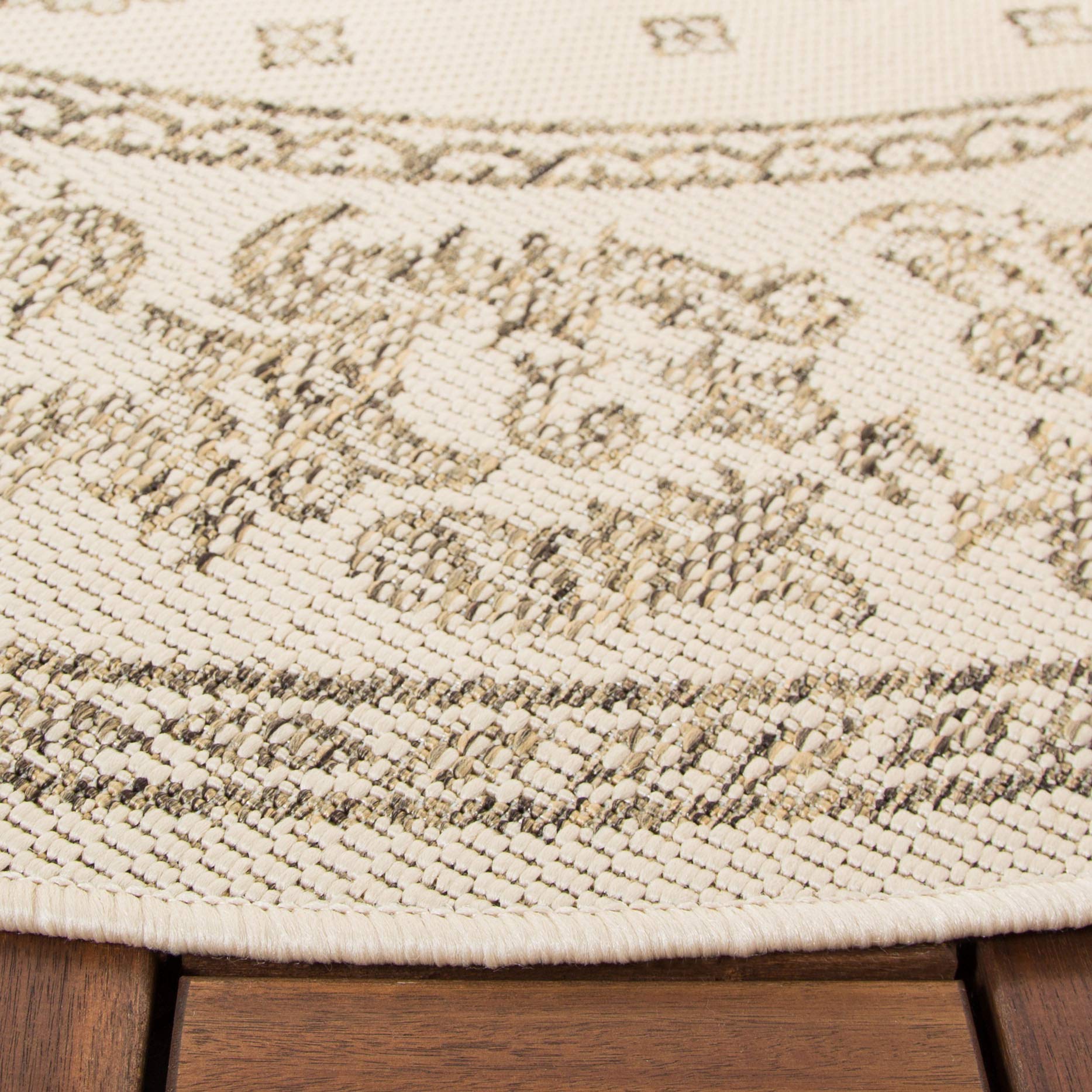 SAFAVIEH Courtyard Collection 6'7