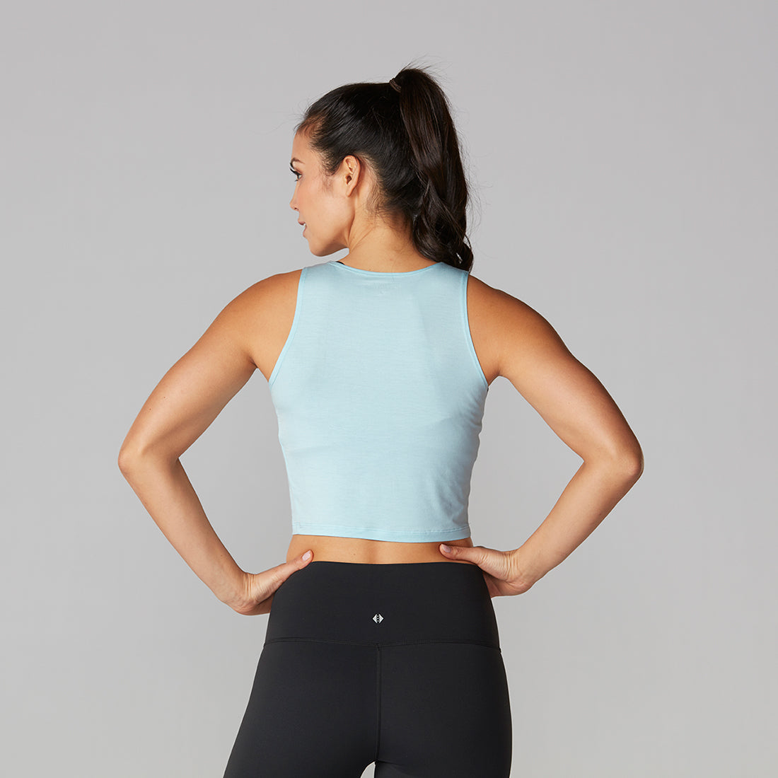 Tavi Noir Women's Crop Tank Top - Stylish & Comfortable Summer Fashion for Casual Wear, Gym, Yoga, and Beach Outfits