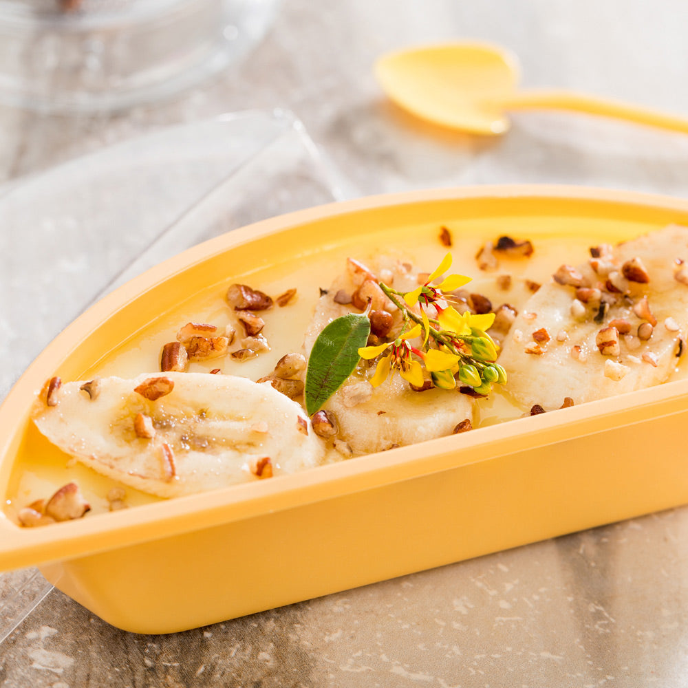 7 oz Yellow Plastic Banana Split Boat with Lid – 8 x 3 x 2.5 Inches – Pack of 100 – Perfect for Ice Cream Parlors, Dessert Shops & Party Serving