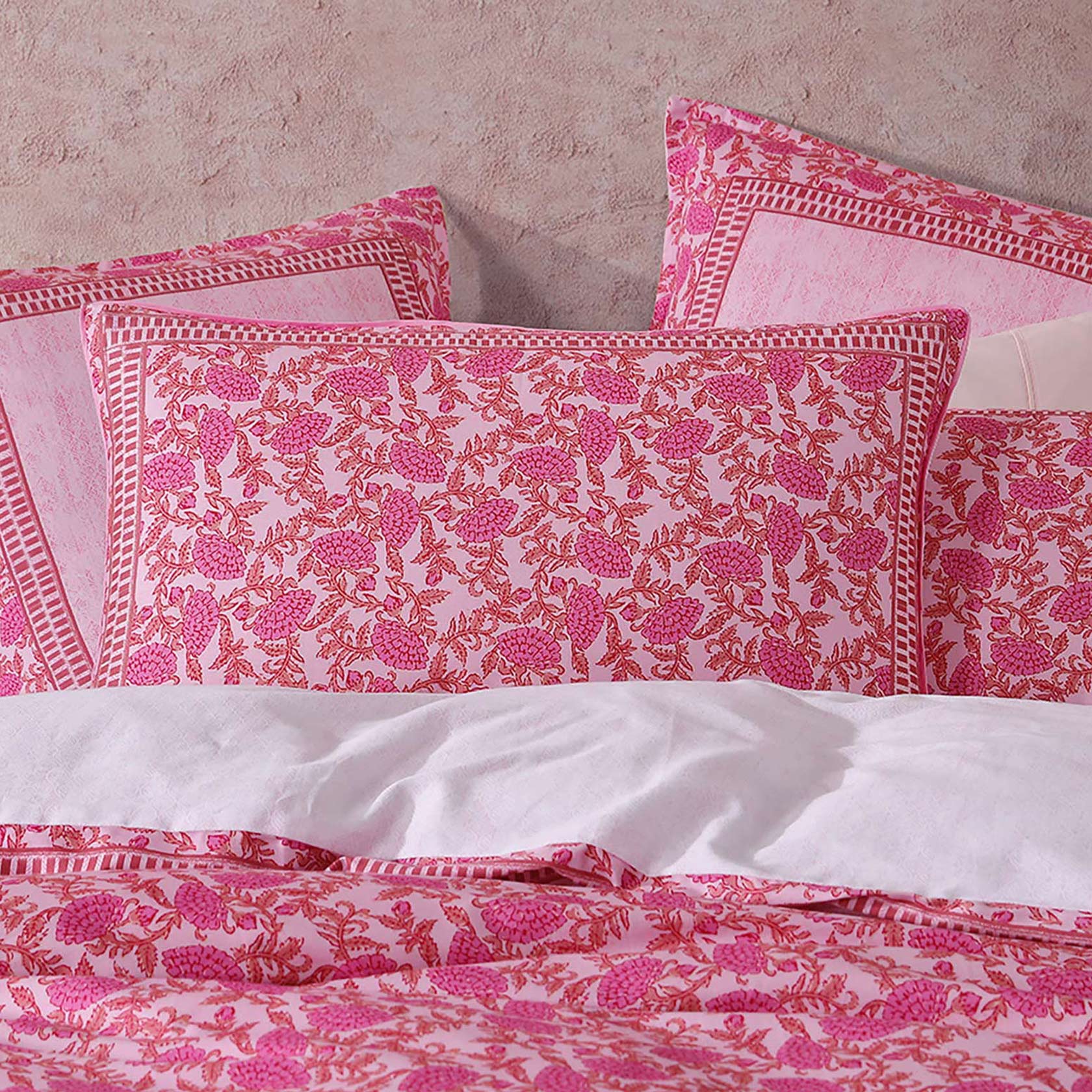 Premium Gatika Quilt Cover Set by Logan & Mason - Soft Luxury Bedding for Master Bedroom & Guest Room - Perfect for Cozy Nights & Hotel-Style Comfort