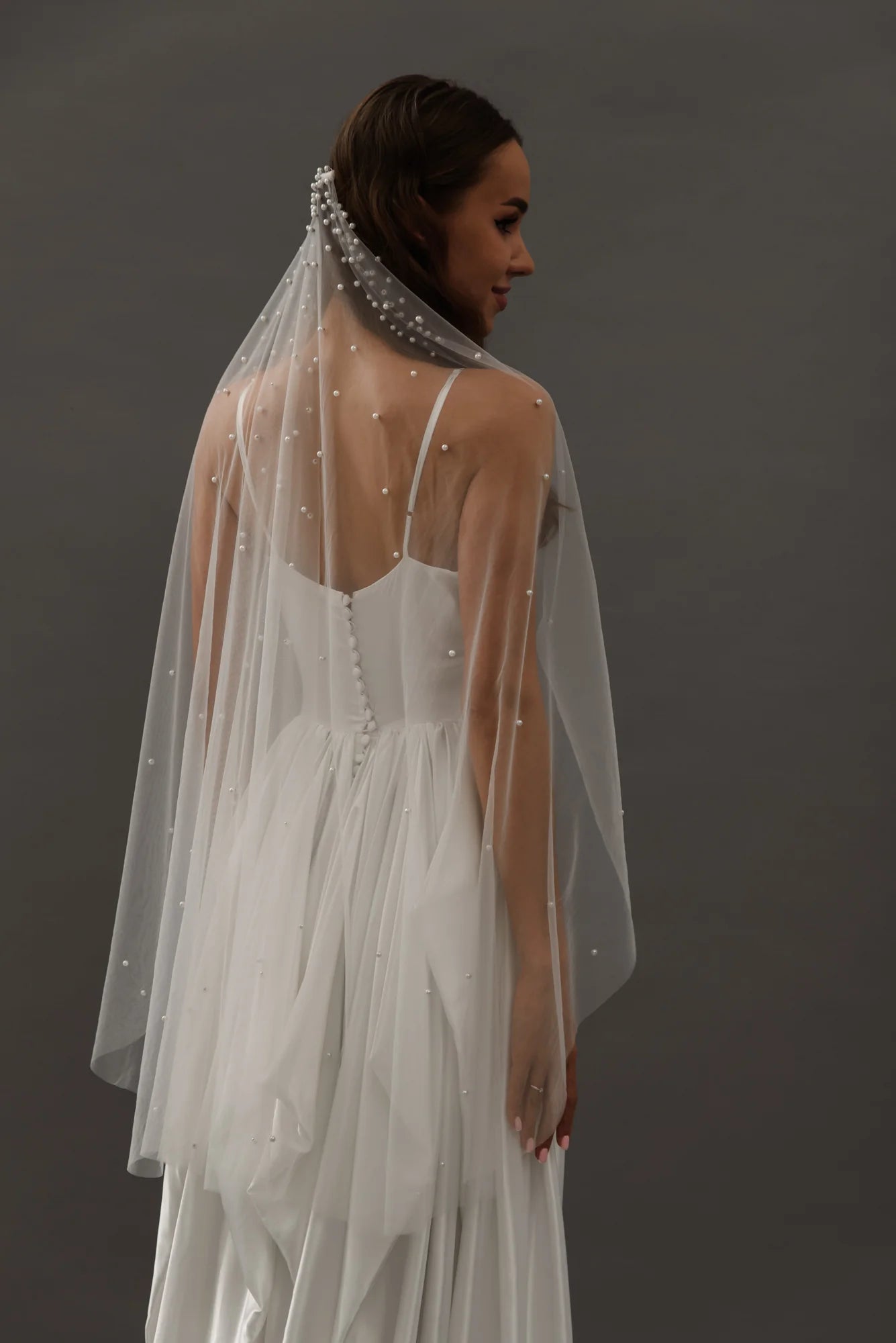 V015 Heirloom Veil - Elegant Lace Wedding Veil for Bride, Handmade Tulle Bridal Accessories with Comb (Perfect for Church Ceremony, Outdoor Wedding & Photography)