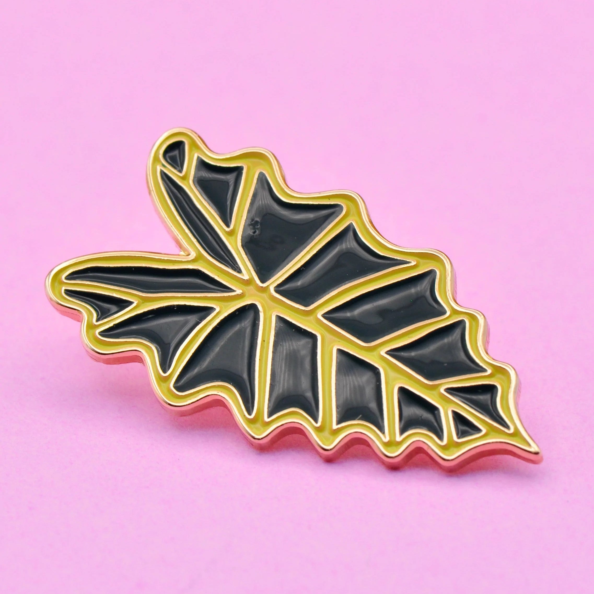 Alocasia Leaf Pin - Elegant Botanical Brooch for Women - Perfect for Jackets, Scarves, and Hats - Nature-Inspired Fashion Accessory