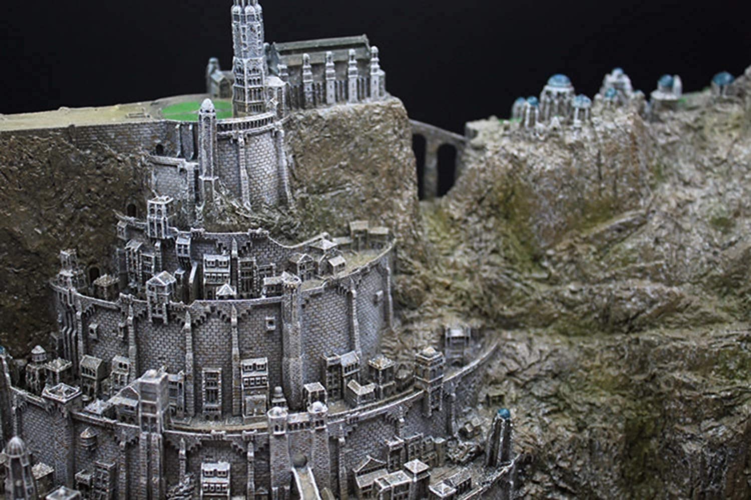 Lord of The Rings Minas Tirith Tabletop Statue - Premium Riven Sculpture Building Model for Home & Office Decoration, Fantasy Collectible Art Gift for LOTR Fans | Perfect for Bookshelf Displays, Gaming Rooms & Tolkien Themed Decor
