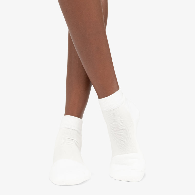 Thorlo Unisex Pickleball Socks - Light Cushion Ankle Socks for Men & Women - Breathable Athletic Socks for Pickleball, Tennis & Running - White (Perfect for Sports & Active Lifestyle)