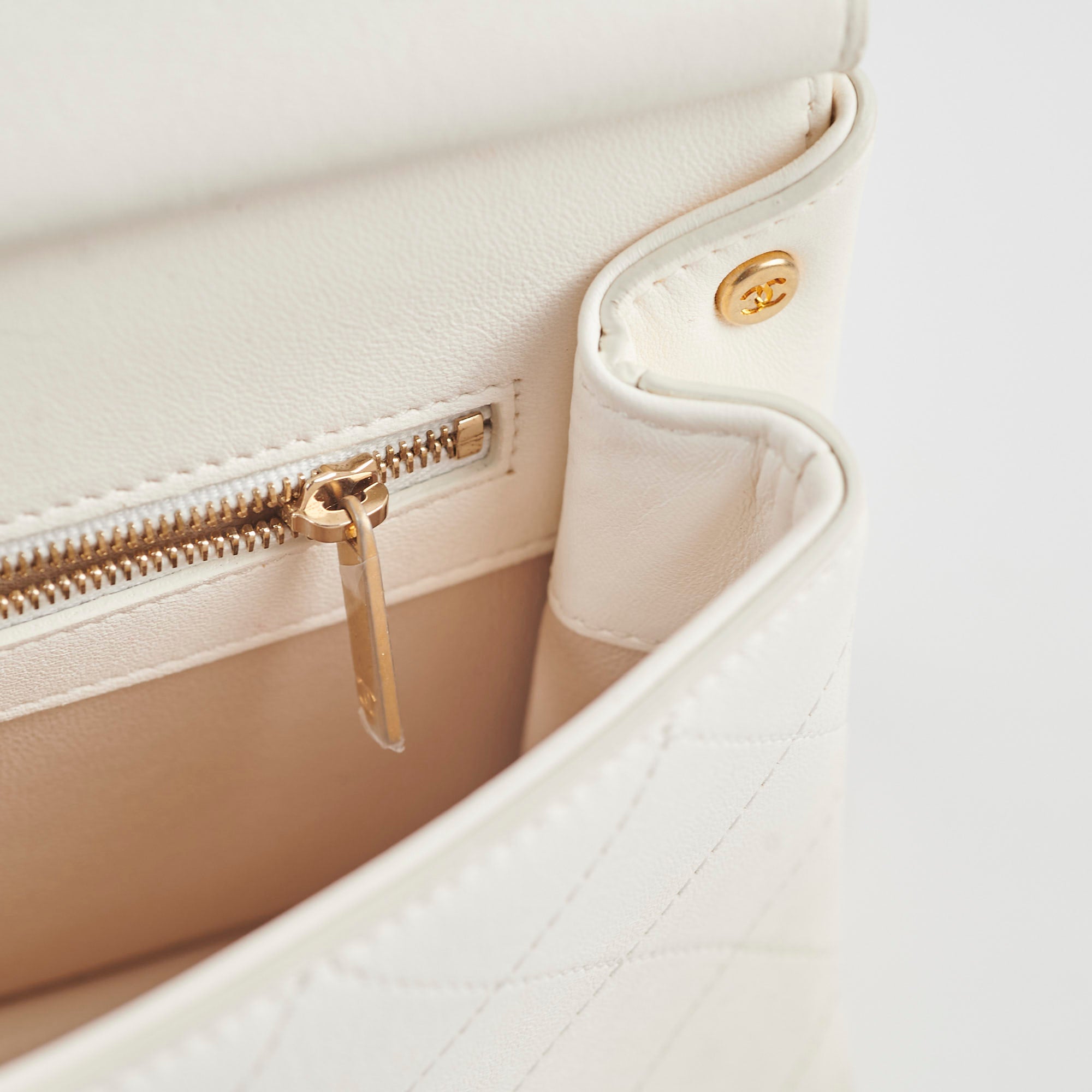 Chanel Reversible Quilted Flap Bag White Gold Hardware 25 Series - Luxury Crossbody Purse for Women, Perfect for Parties & Evening Events