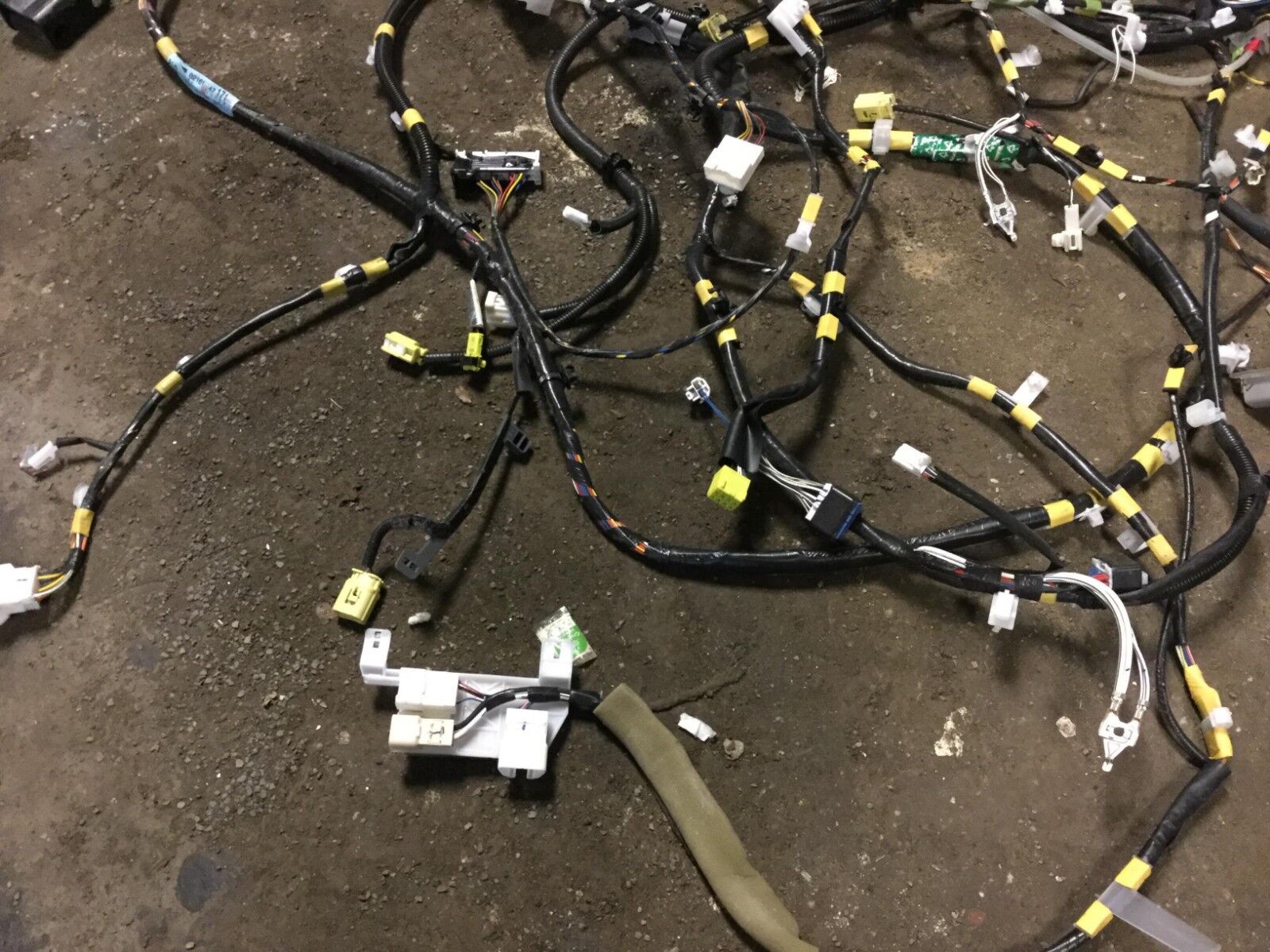 2004-2009 Toyota Prius OEM Body Interior Full Dash Wire Wiring Harness - Compatible with 2nd Gen Prius Models for Dashboard & Electrical System Repairs