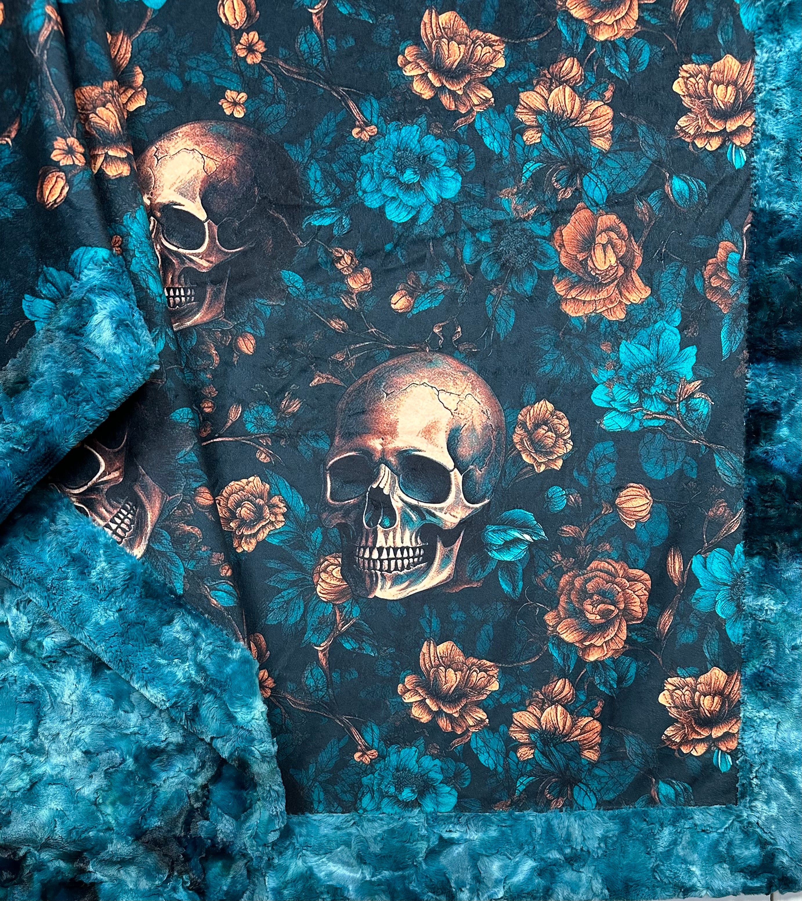Premium Skull on Mallard Design 55x79 Inch Luxe Minky Blanket - Soft & Cozy for Bedroom, Couch, or Outdoor Use