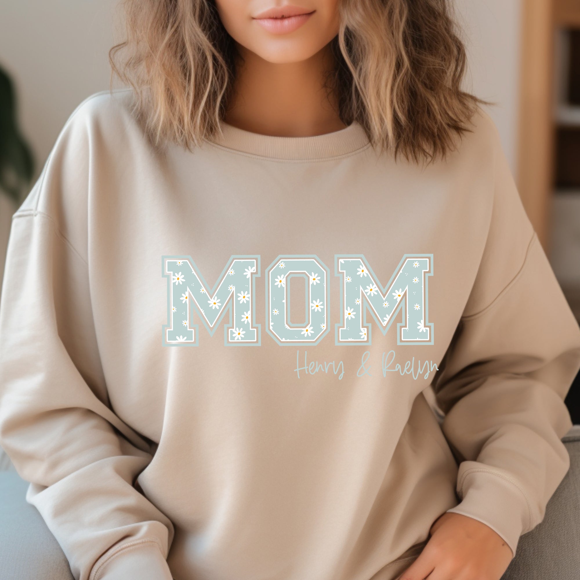 Personalized Mom Blue Daisy Hoodie & Crewneck - Custom Name & Design for Women, Gifts for Mother's Day, Birthday, Christmas - Cozy & Stylish Sweatshirt for Casual Wear, Lounge, Family Outings