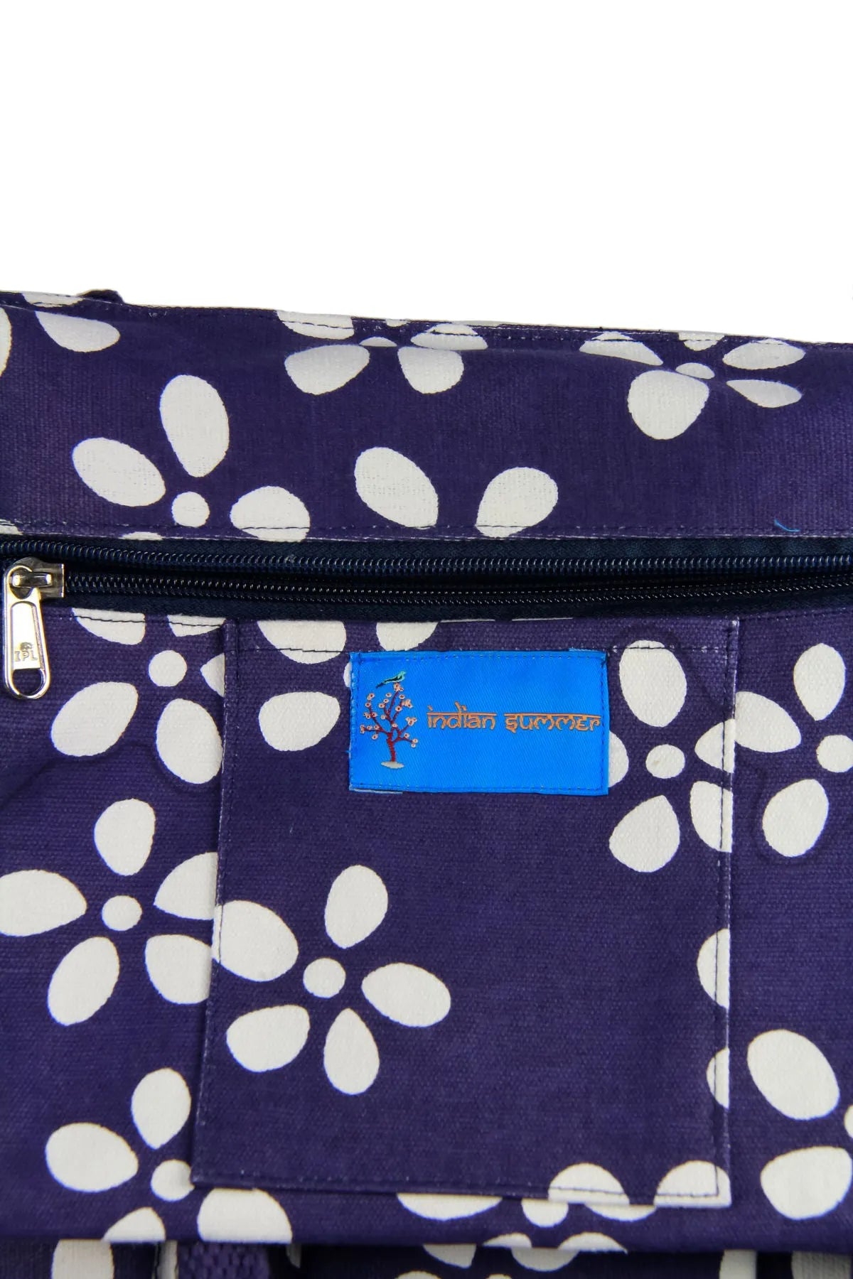 Stylish Daisies Weekender Bag for Women - Large Travel Duffel with Pockets - Perfect for Weekend Getaways, Gym, and Beach Trips