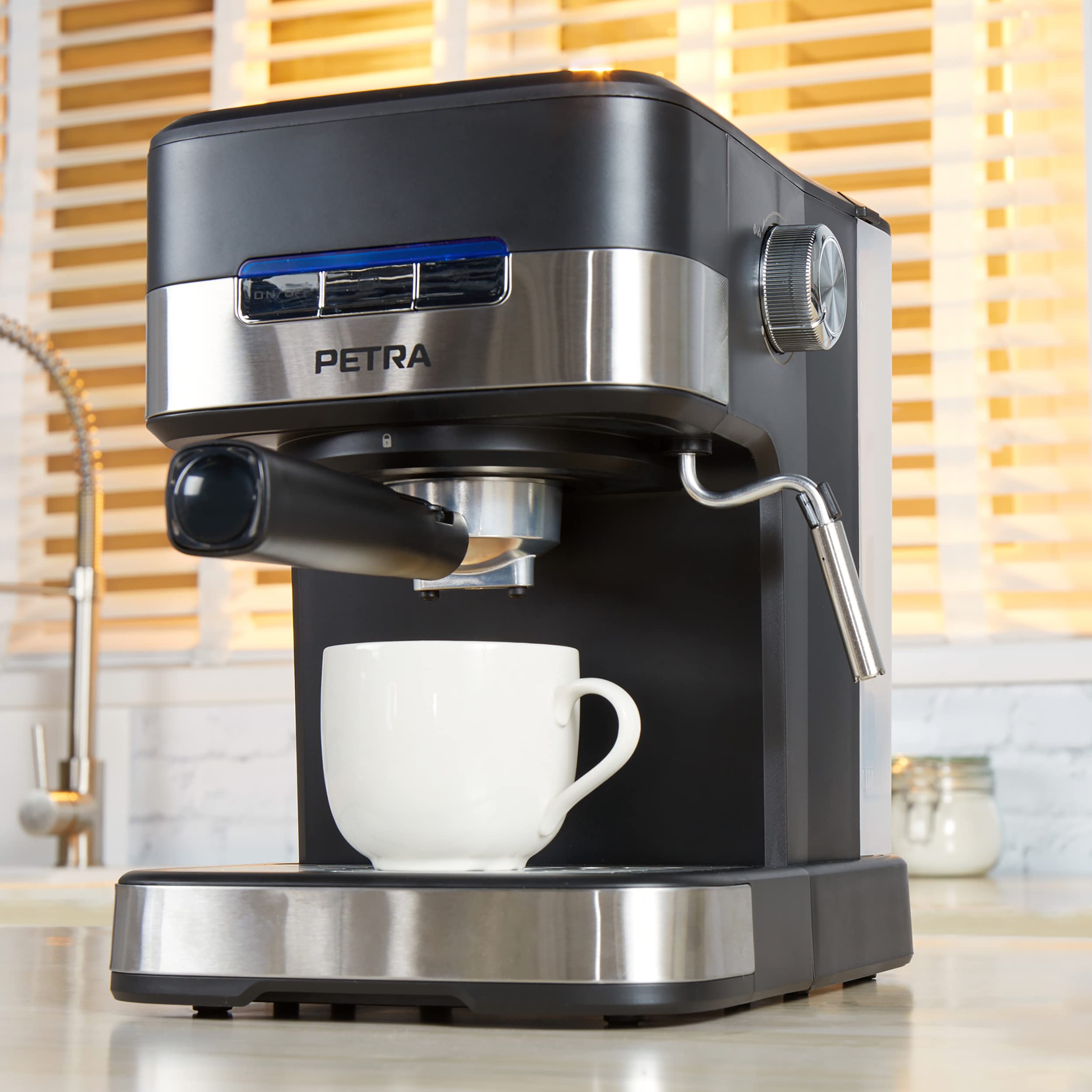 Petra PT4623VDEEU7 Professional Espresso Coffee Machine - Electric Coffee Maker for 1-2 Cups, Cappuccino & Latte - 15 Bar Pump, BPA-Free, Compatible with Ground Coffee - 1.5L Water Tank, 850W - Perfect for Home & Office Use