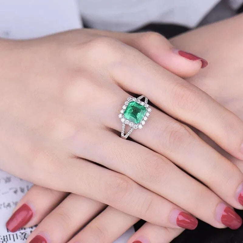 18K White Gold Diamond & Emerald Ring for Women - 8x8mm Sparkling Solid AU750 Wedding Band, Anniversary Gift, Trendy 2022 Jewelry - Perfect for Engagement, Party & Special Occasions