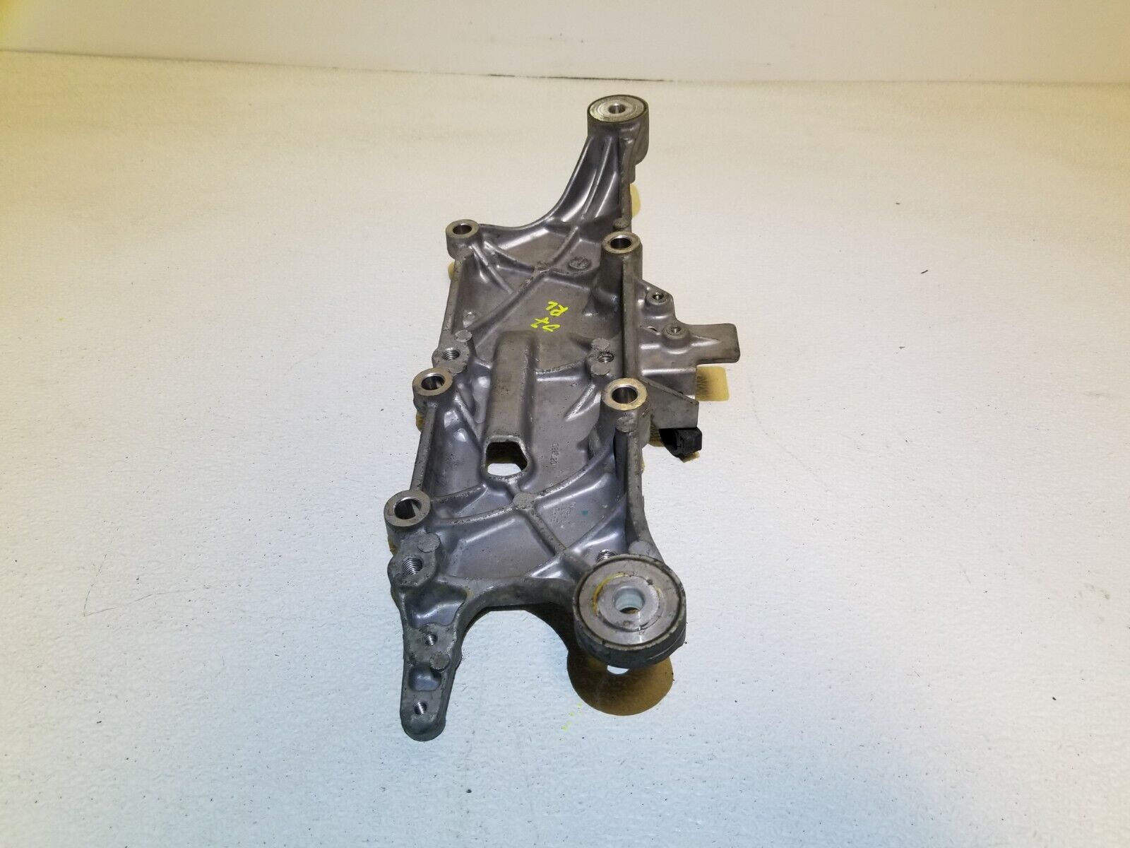 05-08 Acura RL Power Steering Rack & Pinion Mounting Bracket - OEM Replacement Part for Smooth Steering Performance - Perfect for Road Trips & Daily Commuting