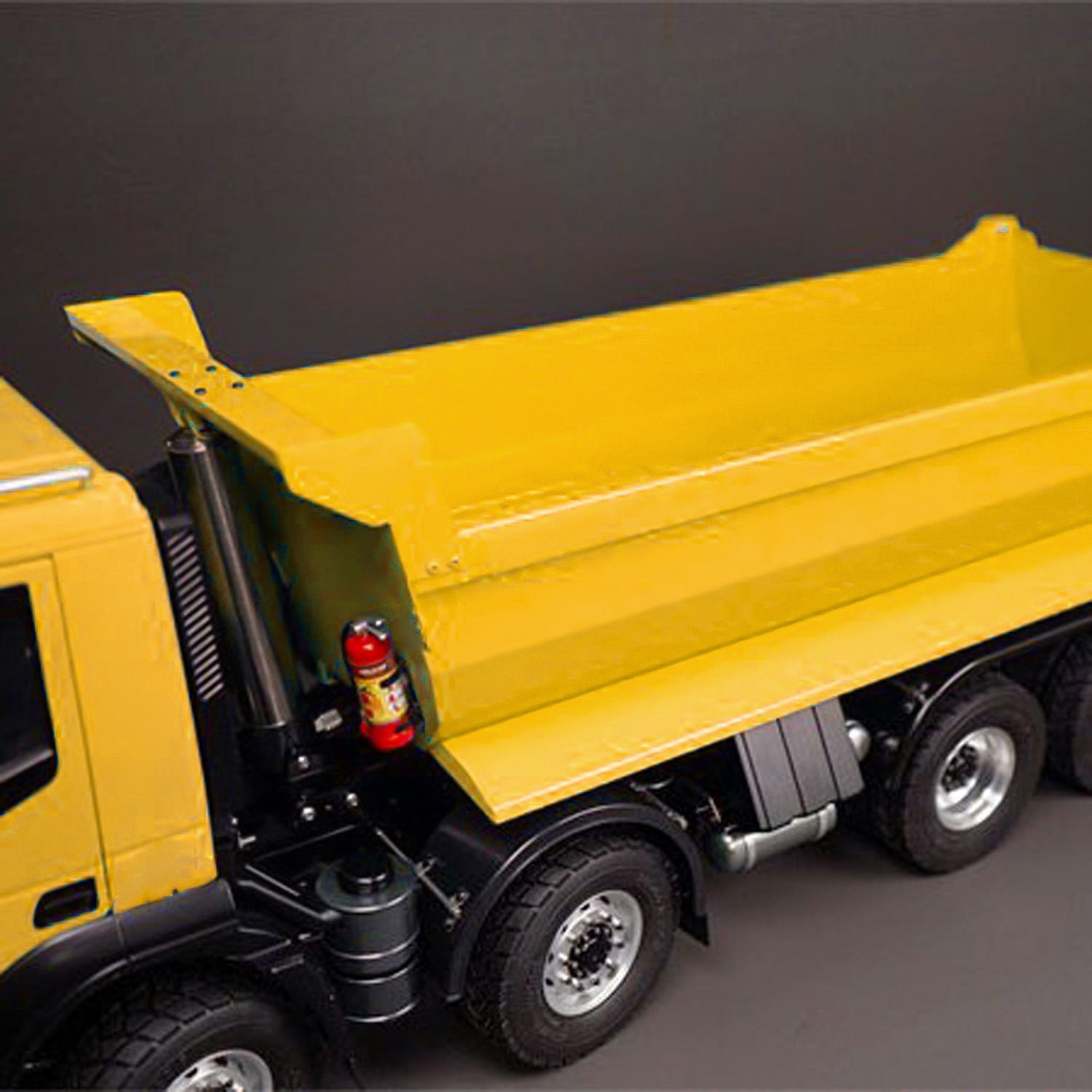 1/14 Scale 8x4 Hydraulic RC Dumper Truck - Metal Construction, Radio Controlled Tipper with Realistic Light & Sound Effects, 2-Speed Transmission (67x18.5x25cm) - Perfect for Construction Site Play, Collectors, and RC Hobbyists