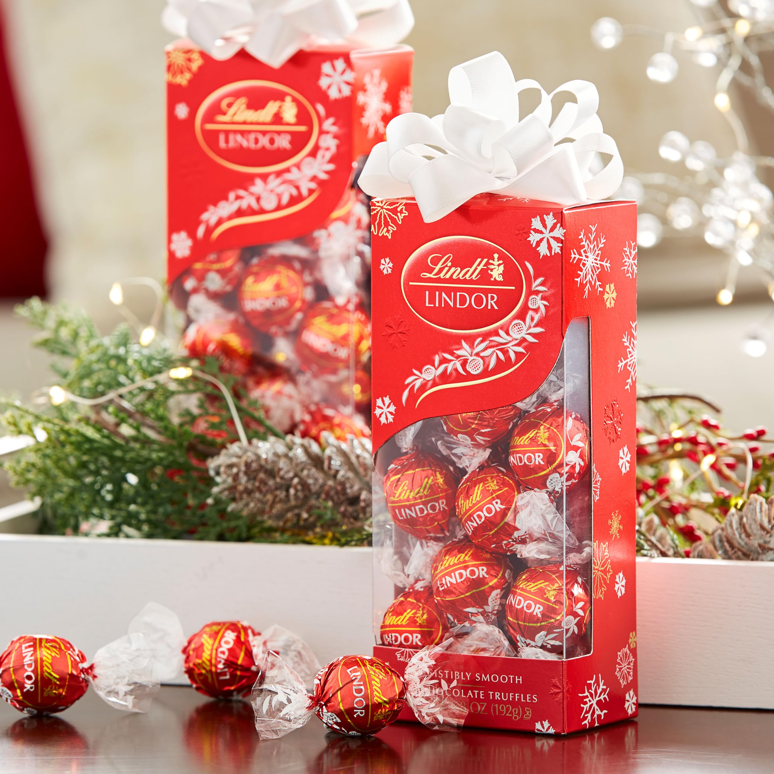 Lindt LINDOR Milk Chocolate Truffles Gift Box - Smooth Melting Center, 6.8 oz - Perfect for Holidays, Birthdays & Corporate Gifts