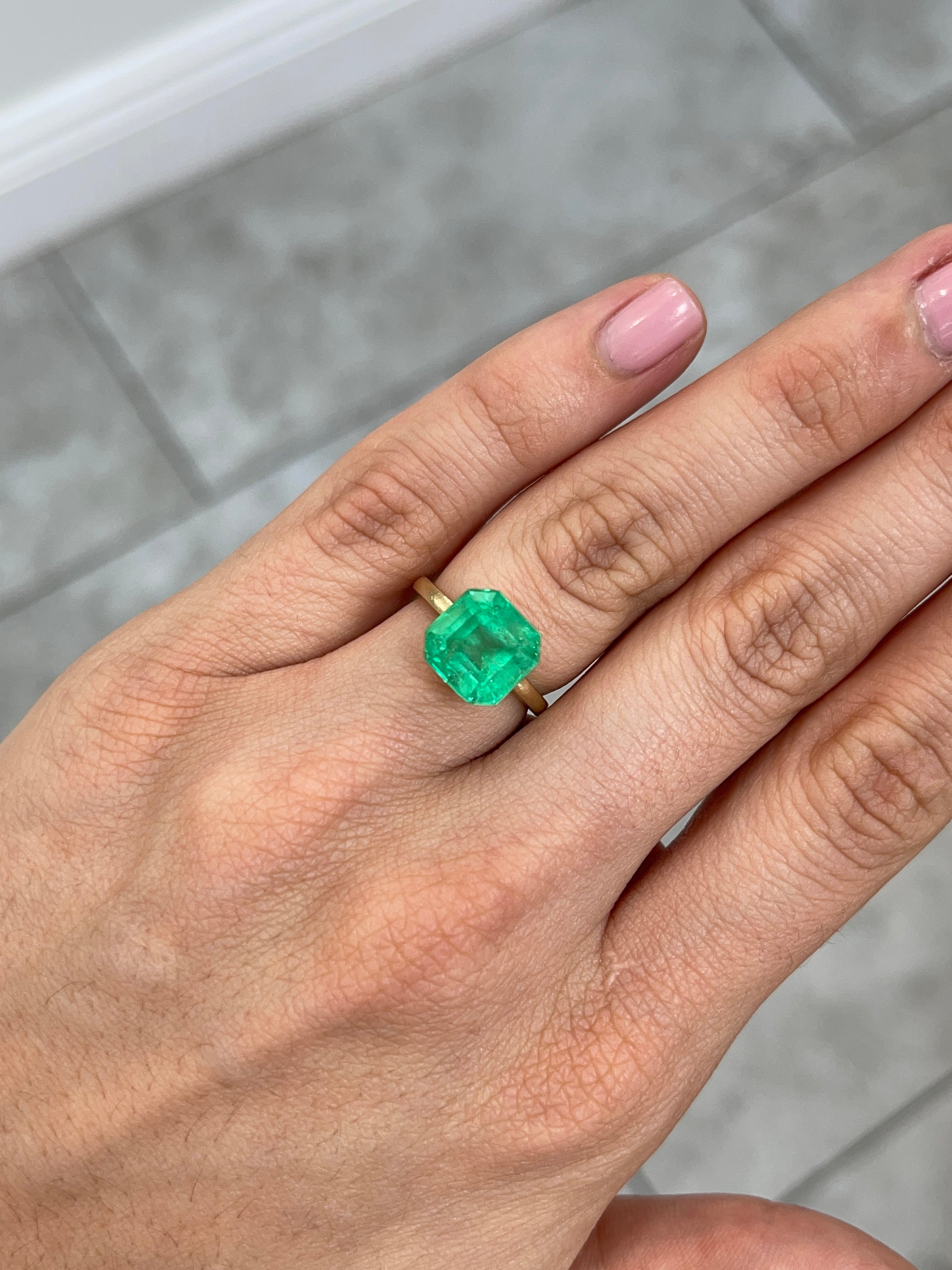 5.57 Carat 10x10mm Medium Yellowish Loose Colombian Emerald Asscher Cut Gemstone for Jewelry Making, Engagement Rings & Luxury Gifts