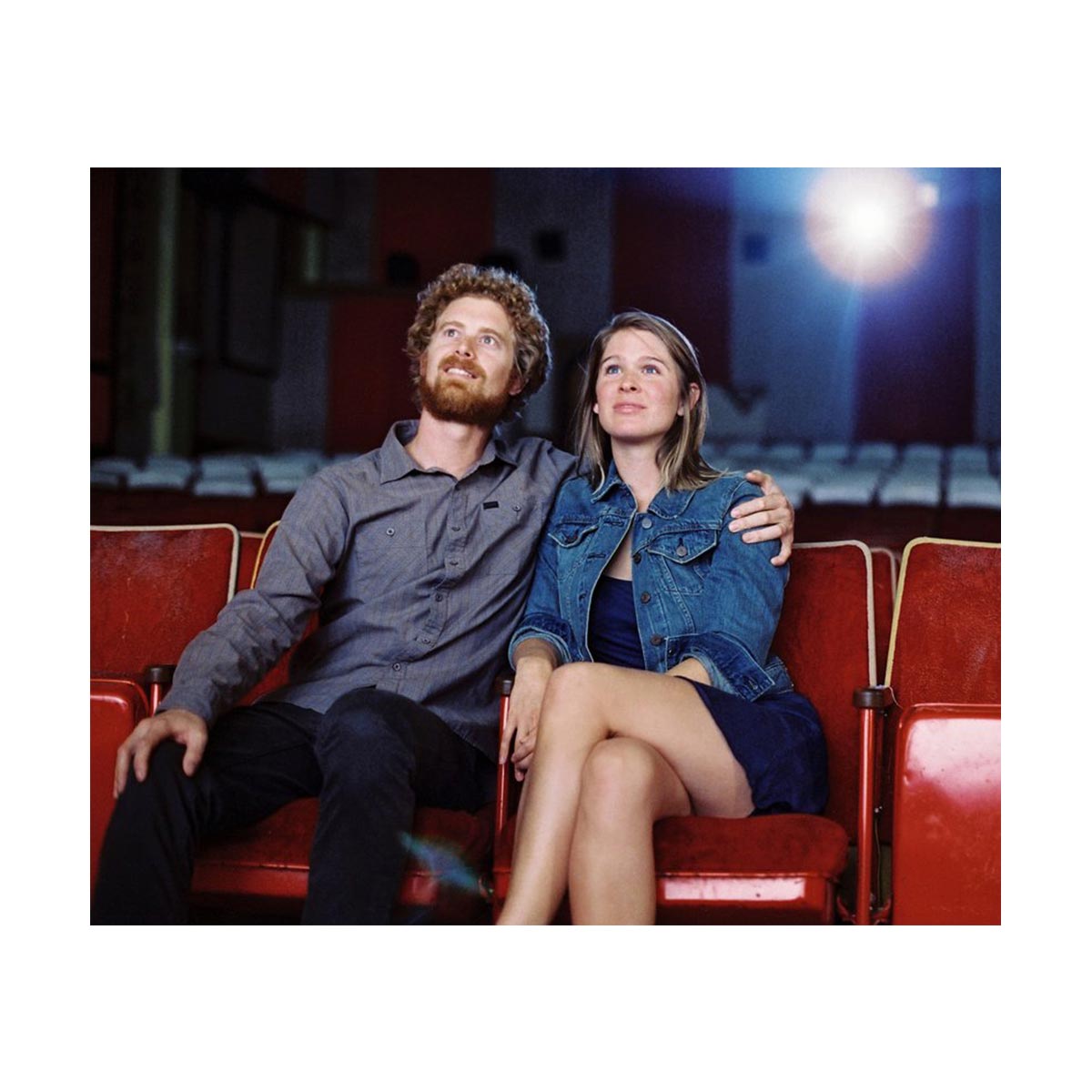 CineStill 800Tungsten 135 36 Exposure Color Negative Film Roll - Professional Cinematic Photography for Low Light & Indoor Shooting