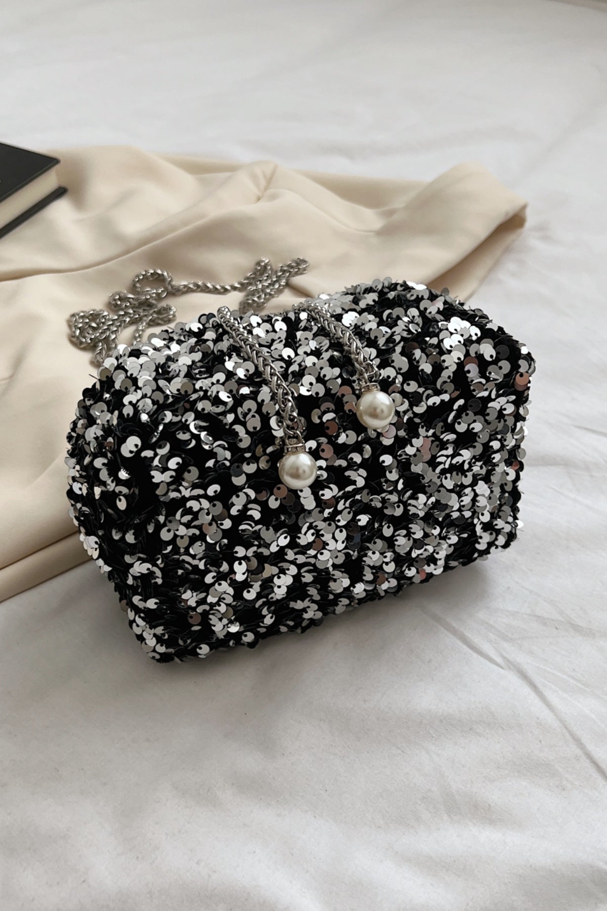 Sparkly Sequin Chain Drawstring Bucket Bag for Women - Fashionable Evening Clutch Purse for Parties, Weddings & Night Out