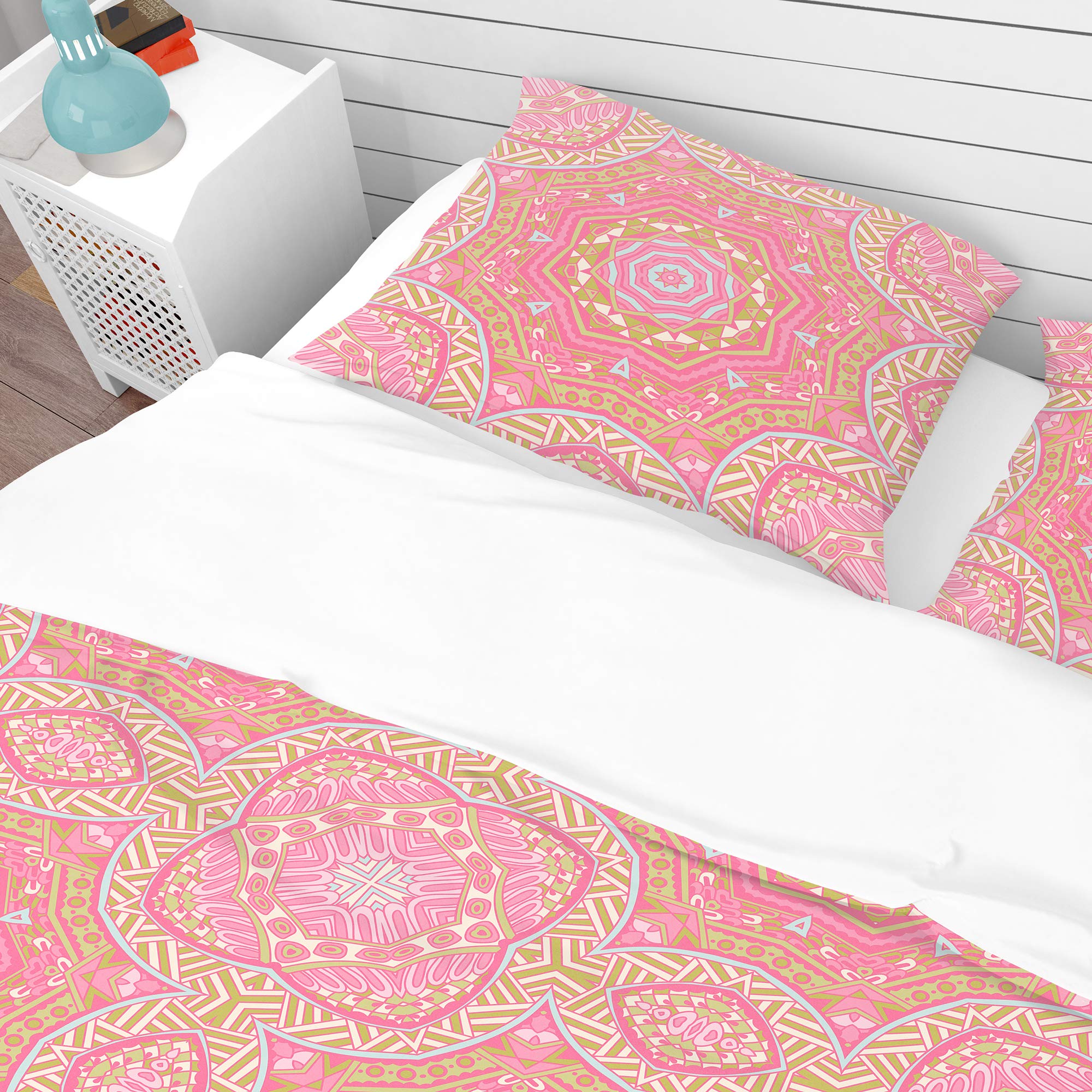 DesignQ 'Pink and Green Star Mandala' Bohemian & Eclectic Duvet Cover Set - Vibrant Printed Bedding for Boho Chic Bedroom Decor