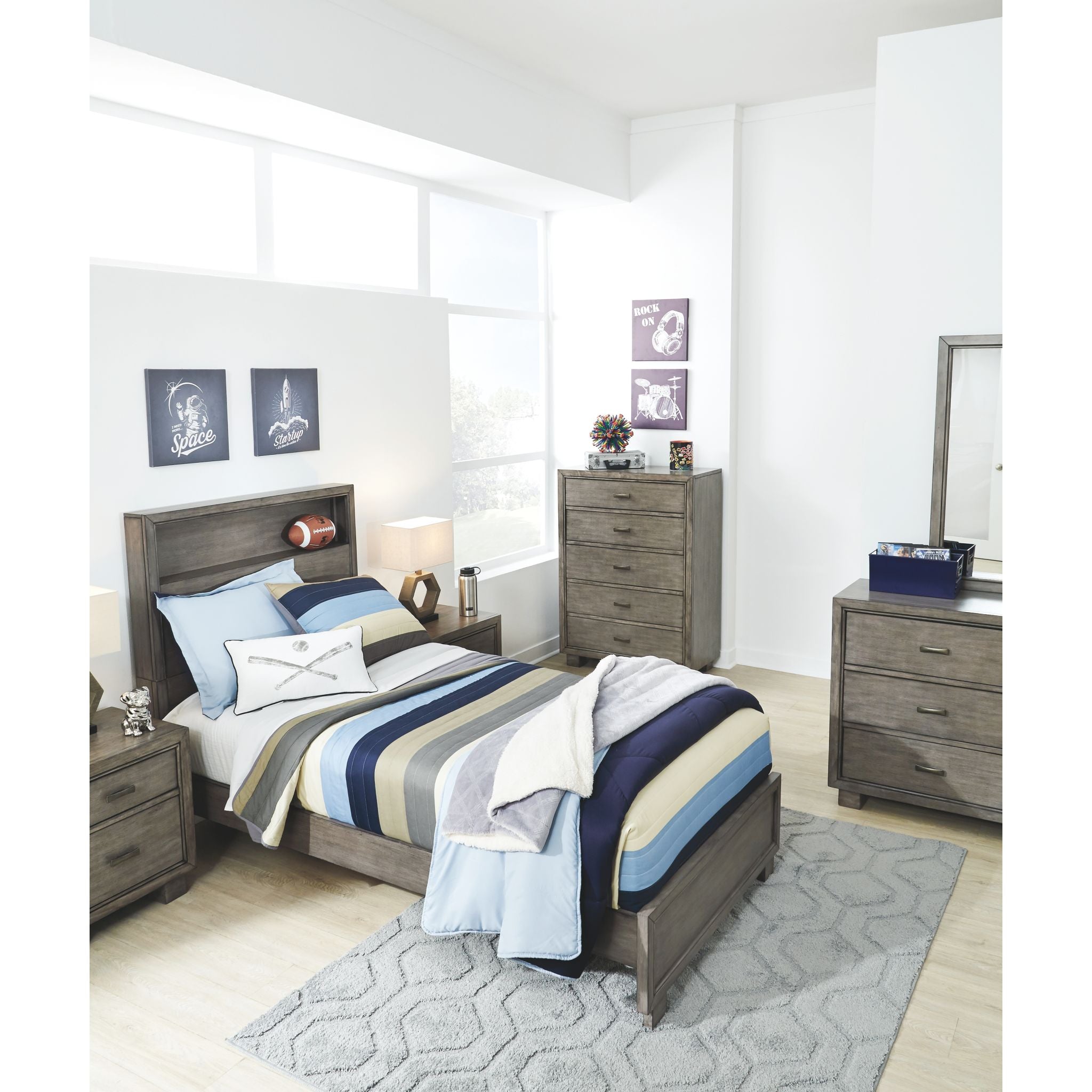 Ashley Arnett 3-Piece Queen Bed Set - Modern Bedroom Furniture with Headboard, Footboard & Rails - Perfect for Master Bedroom or Guest Room Decor