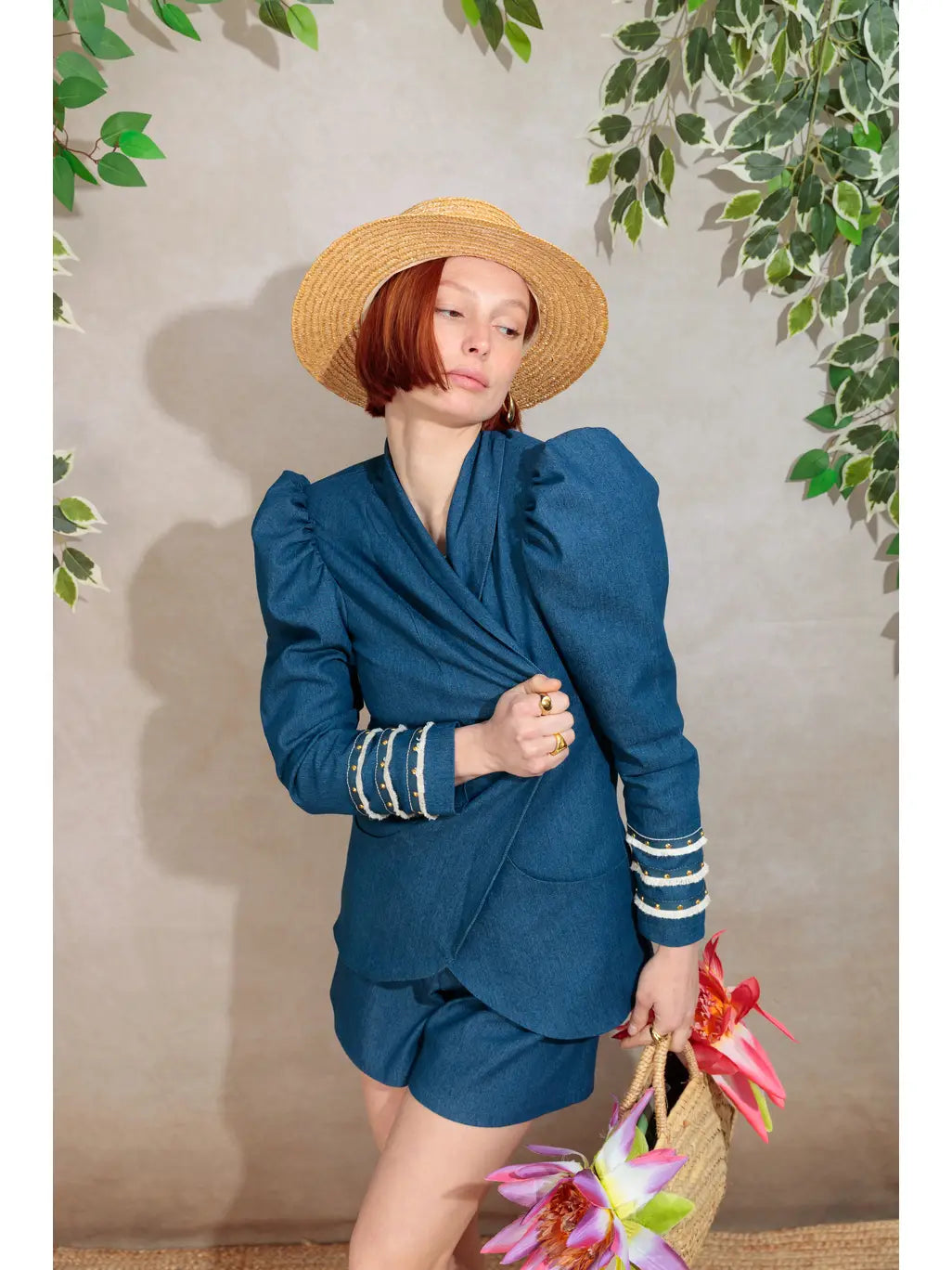 Women's Elegant Tuxedo Blazer with Ruffled Lapel - Perfect for Business Meetings, Cocktail Parties & Formal Events