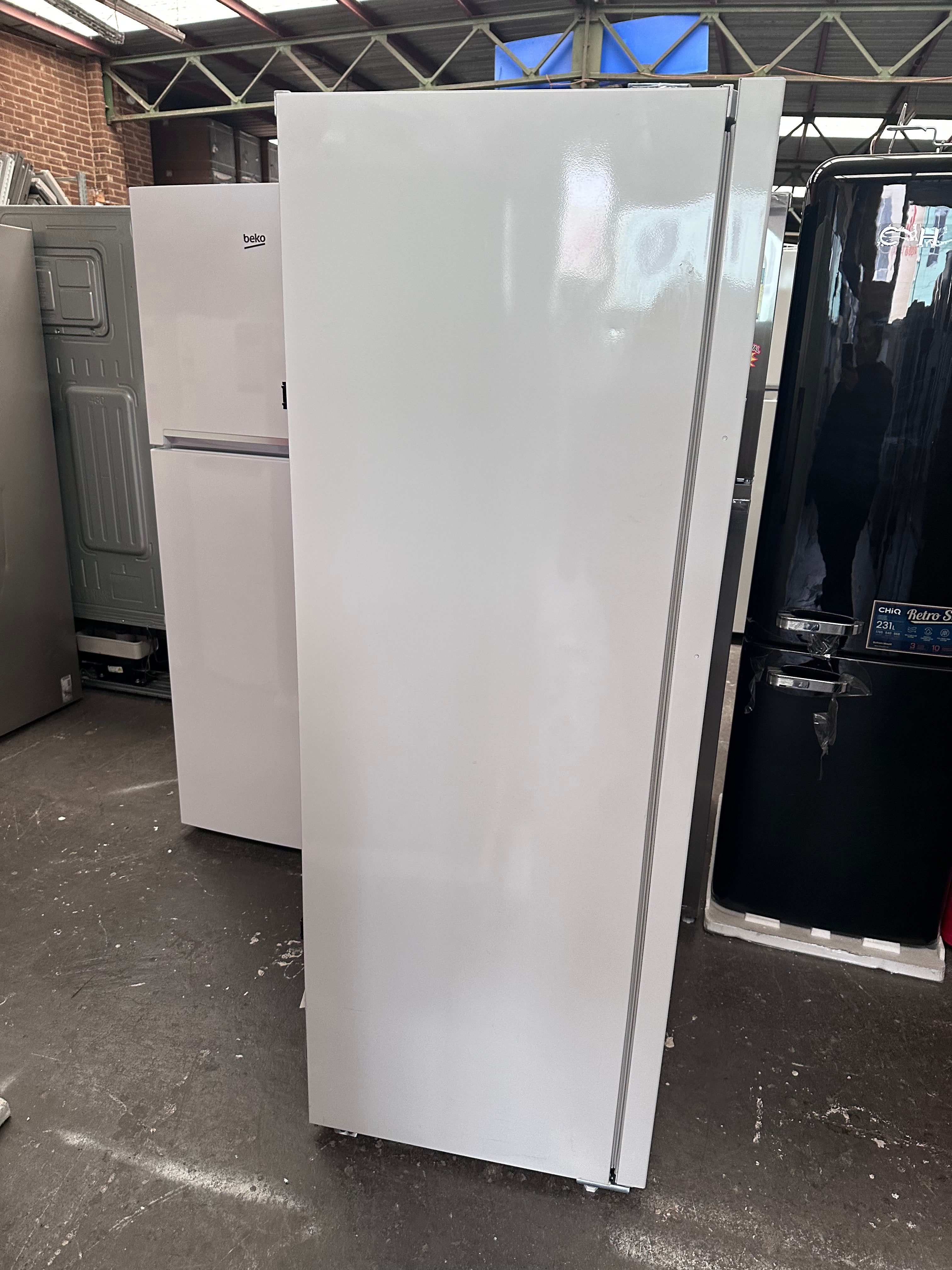 Beko 256L Frost Free Upright Freezer BVF290W - Made in Europe, 12 Month Warranty (Carton Damaged) - Perfect for Home, Restaurant & Commercial Kitchen Storage