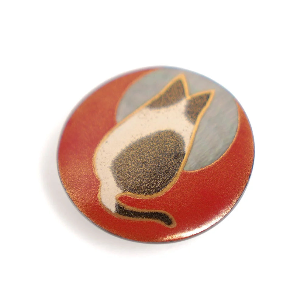 Handmade Maki-e Urushi Lacquer Brooch with Black Lip Oyster Pearl Shell - Traditional Japanese Cat Jewelry for Women | Elegant Gift for Special Occasions & Formal Events