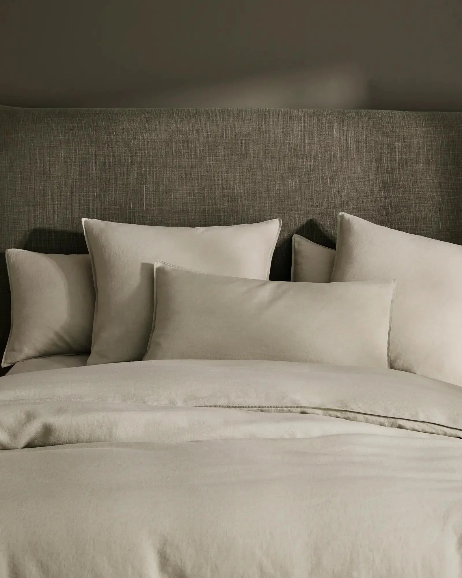 Premium Ravello Fitted Sheet - Soft Sage Green Queen Size Bed Sheet Set - Wrinkle & Fade Resistant - Perfect for Guest Rooms, Vacation Homes & Cozy Bedroom Decor