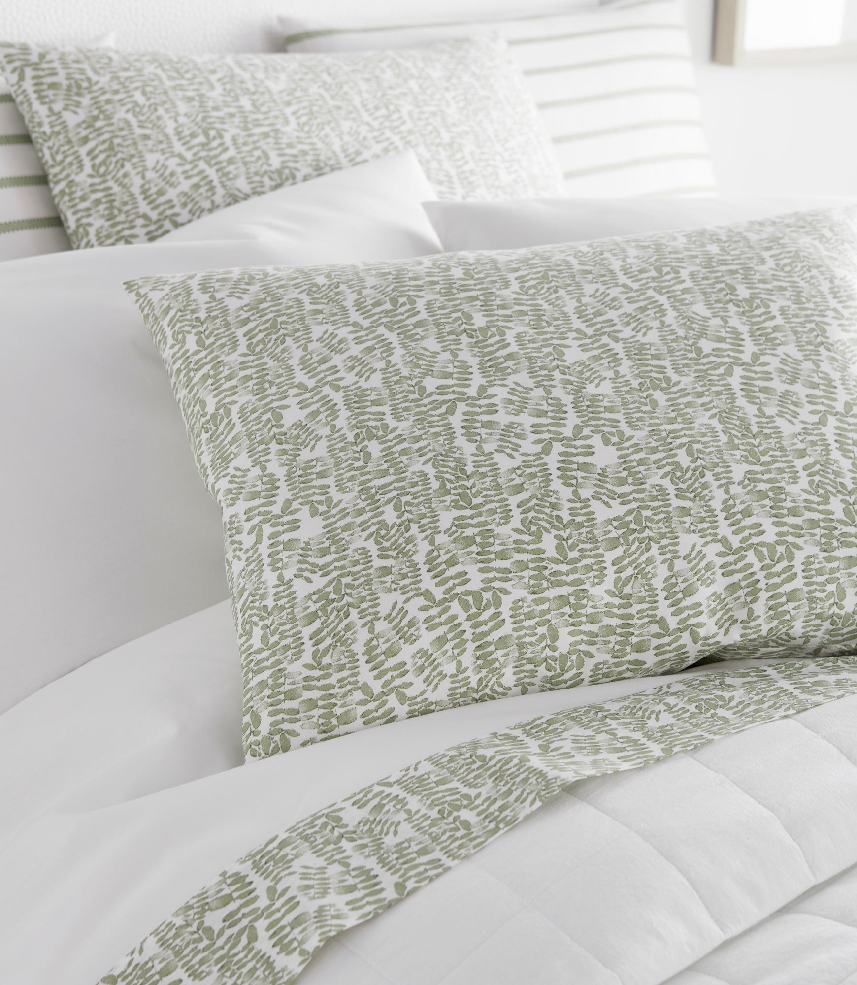 Premium Fern Percale Pillowcases Set - Soft & Breathable 100% Cotton Bedding for a Cool & Comfortable Sleep - Perfect for Home, Hotel, and Guest Room Decor