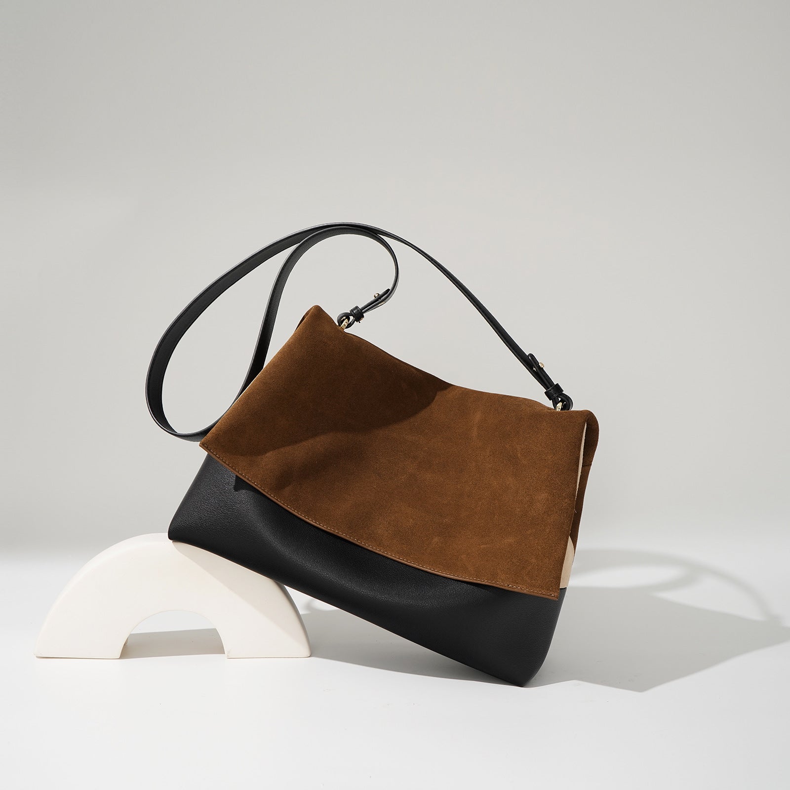 Stylish Modern Leather Shoulder Bag for Women - Trendy Crossbody Purse with Adjustable Strap - Perfect for Work, Travel & Everyday Use