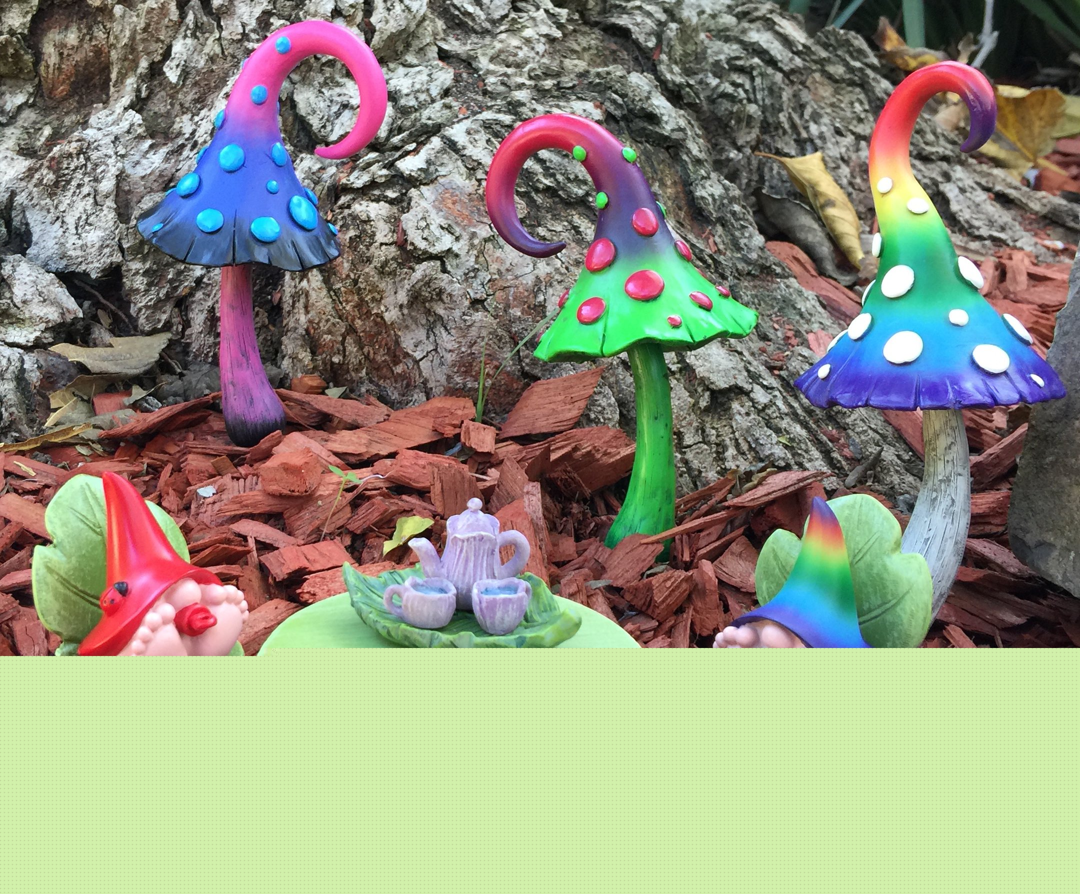 GlitZGlam Miniature Fairy Garden Furniture Set - Leaf Bistro Table & Chairs with Tea Set for Fairies, Gnomes & Miniature Gardens | Perfect for Fairy House Decor, DIY Terrariums & Whimsical Backyard Displays