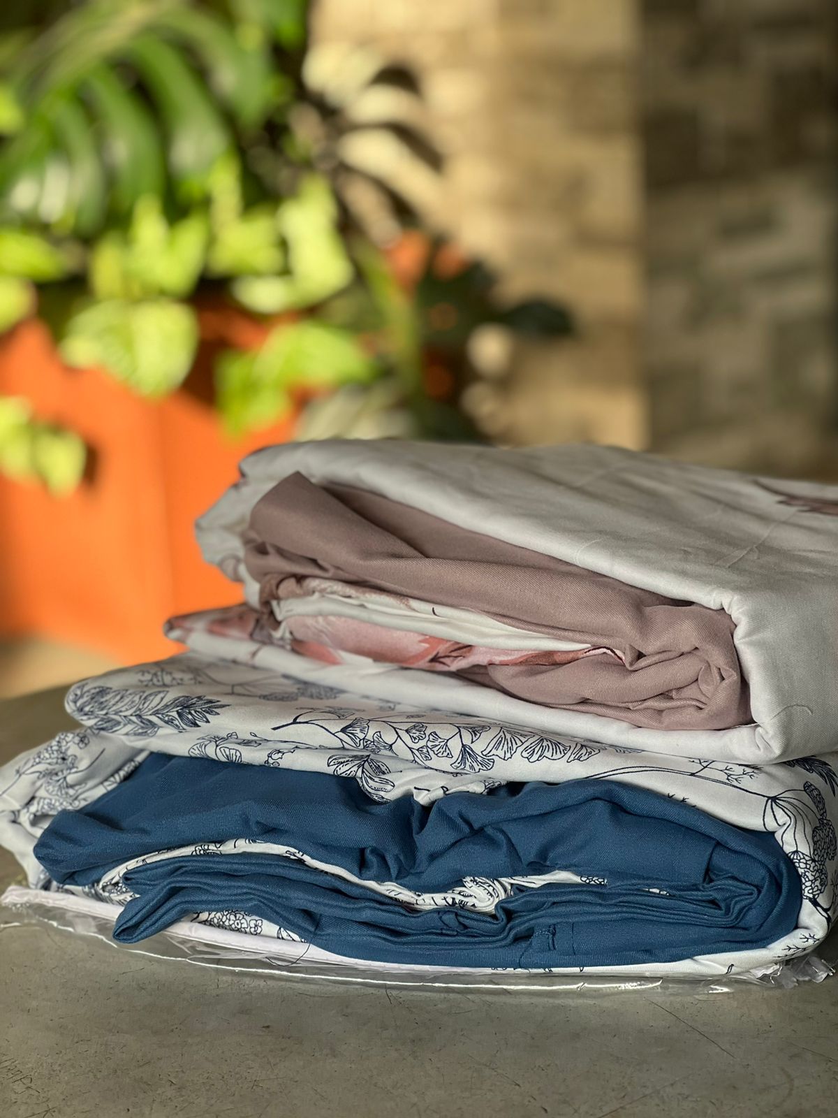 Premium Fitted Bedsheets - Soft & Deep Pocket Queen Size Sheet Set - Wrinkle & Fade Resistant - Perfect for Master Bedroom, Guest Room & Dorm Use