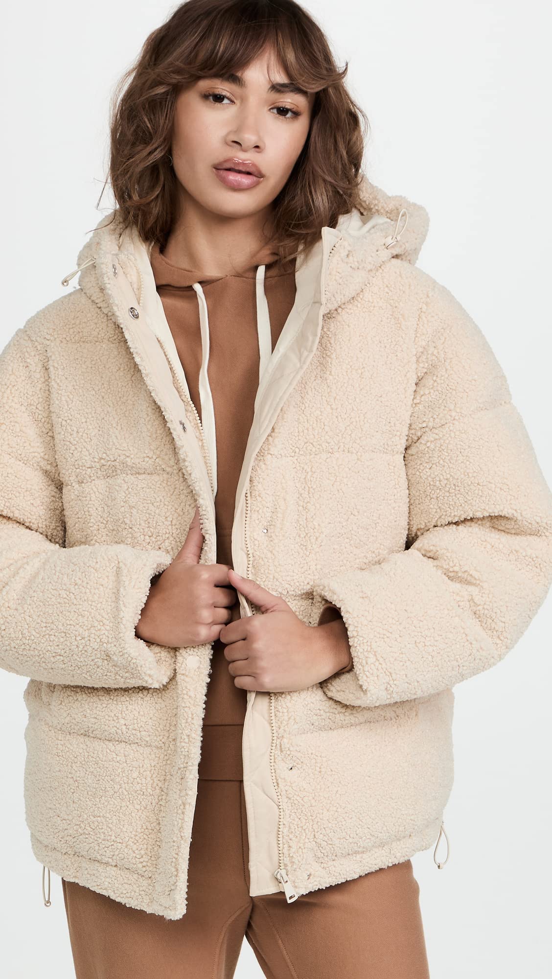 Good American Essentials Women's Sherpa Cocoon Puffer Jacket - Warm Winter Coat with Faux Fur Trim for Cold Weather, Outdoor Activities & Casual Fashion