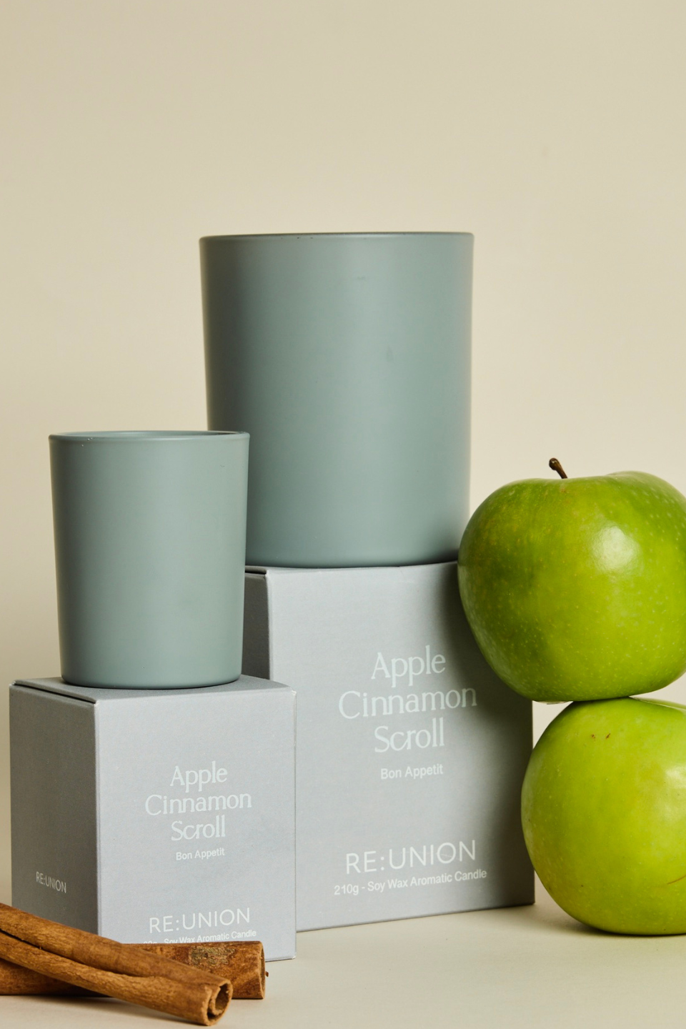 Apple Cinnamon Scented Soy Wax Candle 210g - Handmade Natural Aromatherapy Candle for Home, Relaxation & Gift Giving